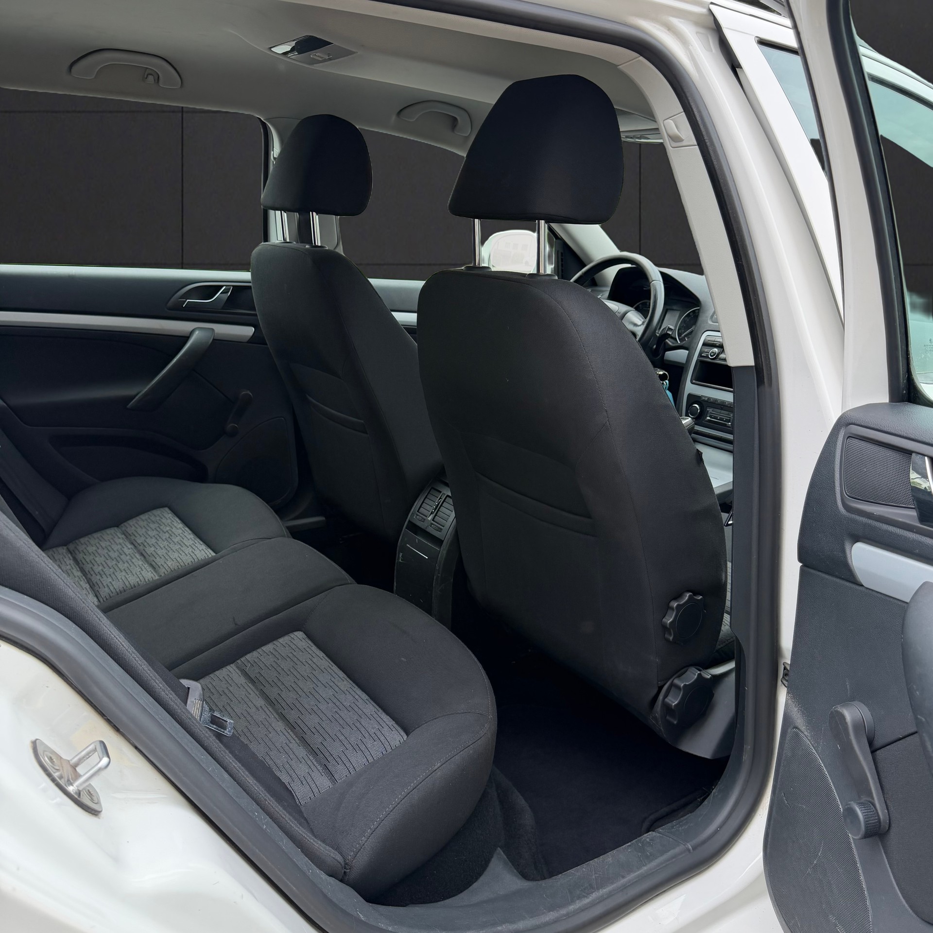 SKODA Octavia Combi 1.8 TSI Stöckli 4x4-image-14