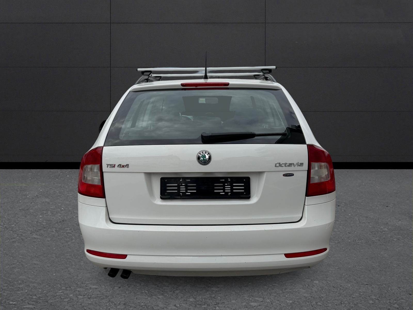 SKODA Octavia Combi 1.8 TSI Stöckli 4x4-image-6