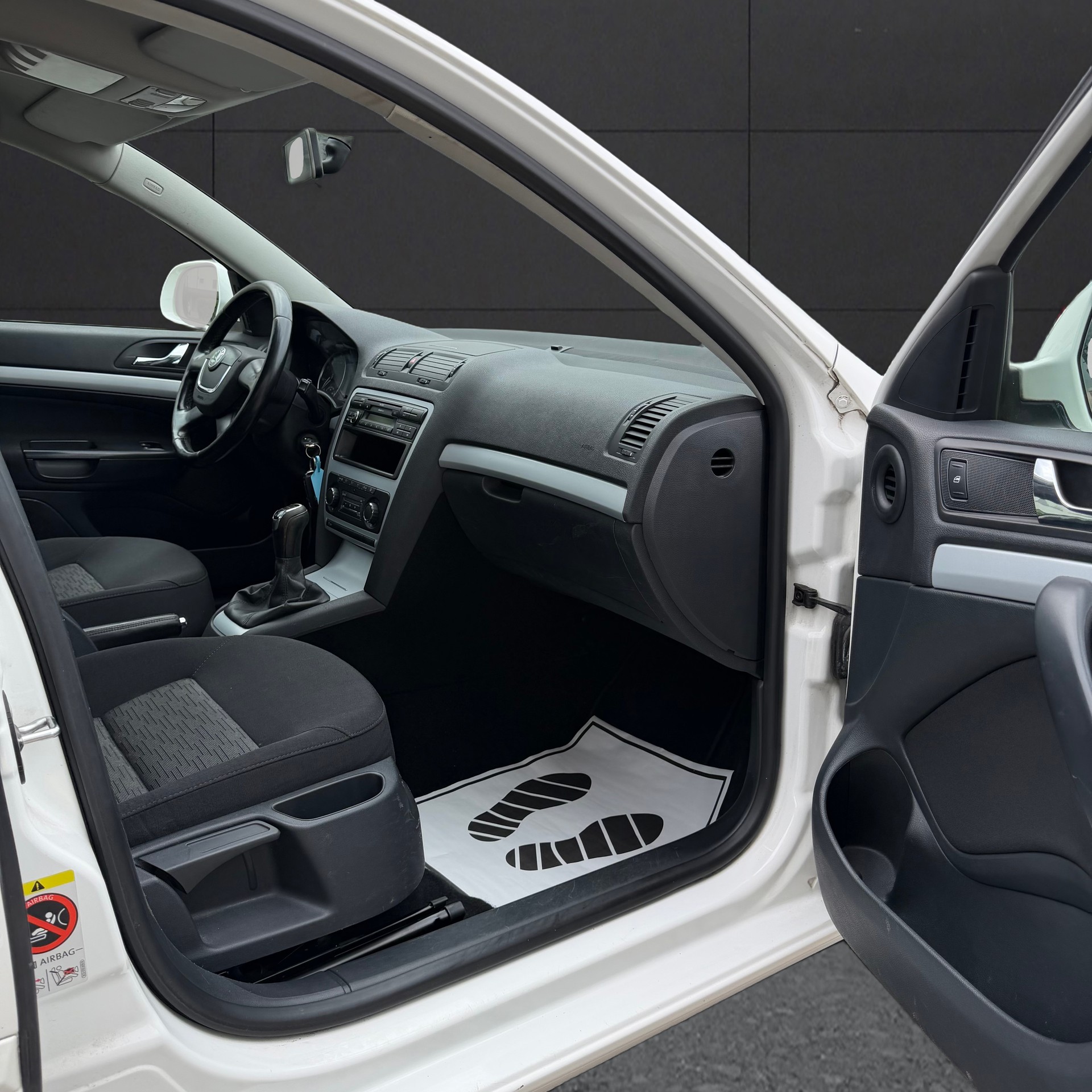 SKODA Octavia Combi 1.8 TSI Stöckli 4x4-image-12