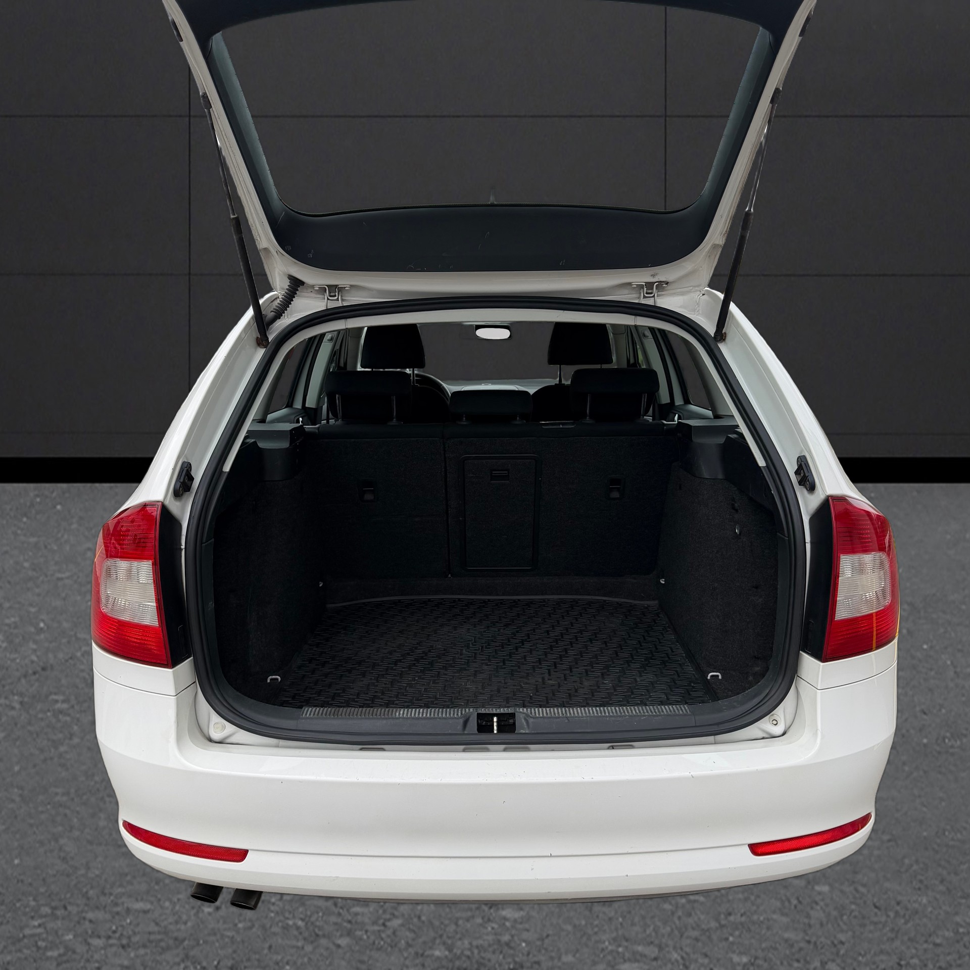 SKODA Octavia Combi 1.8 TSI Stöckli 4x4-image-16