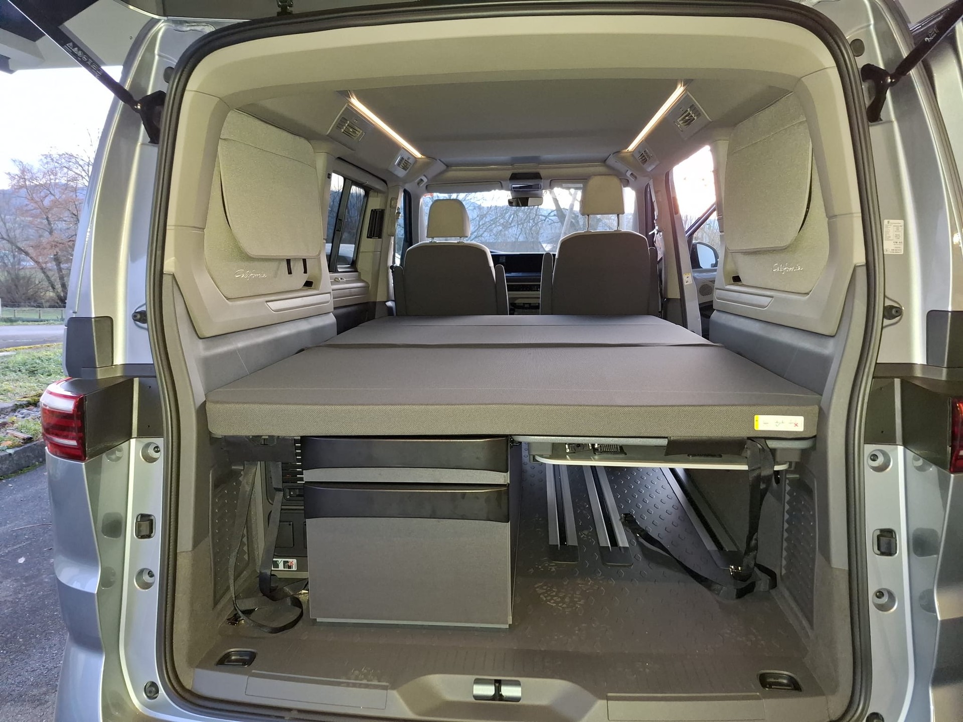 VW California 2.0 TSI Beach Camper Liberty-image-9