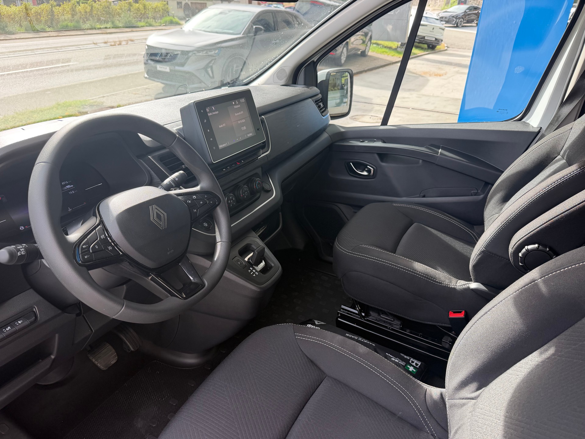 RENAULT Passenger 2.0 dCi Blue-image-5