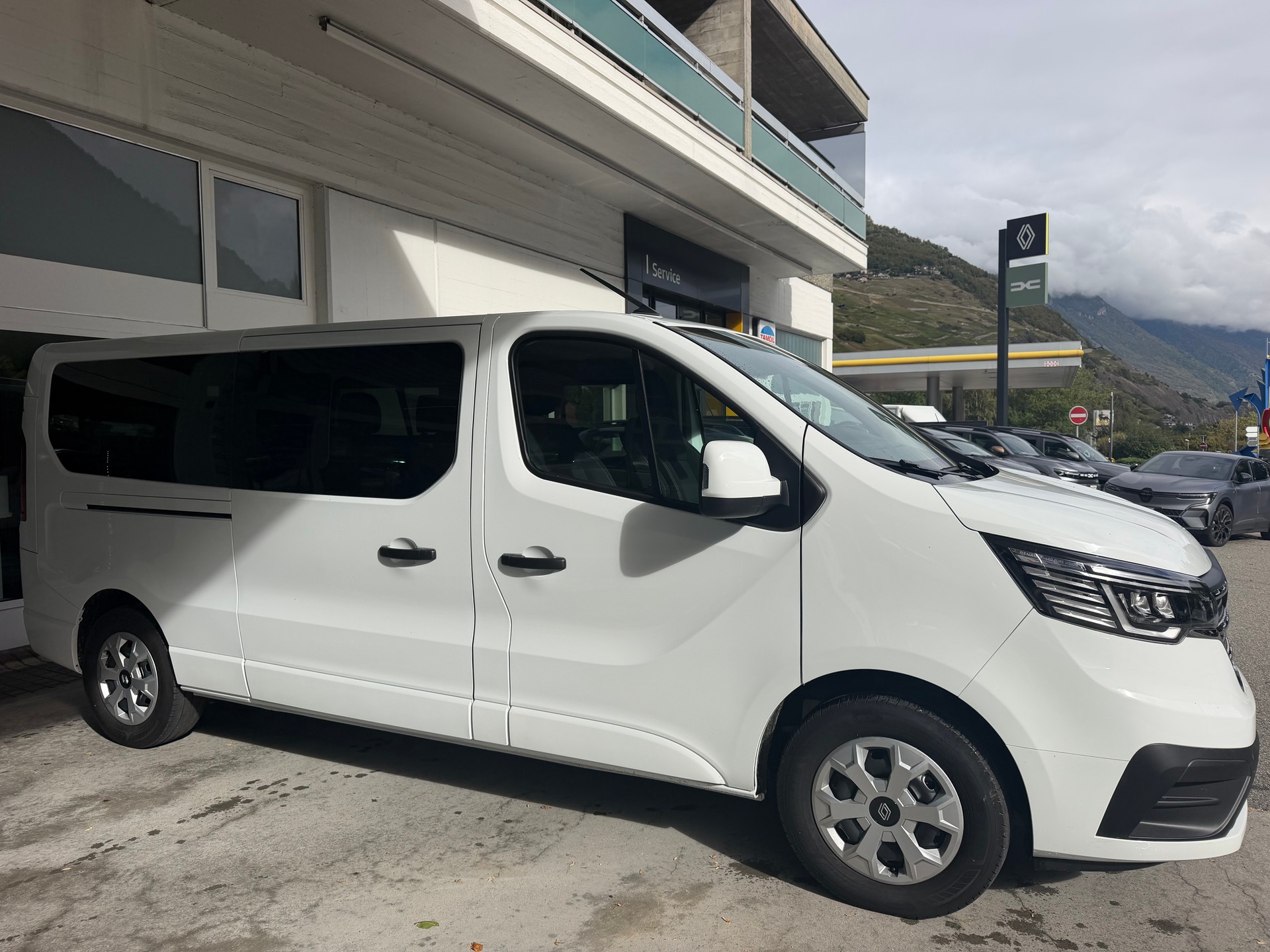 RENAULT Passenger 2.0 dCi Blue-image-3