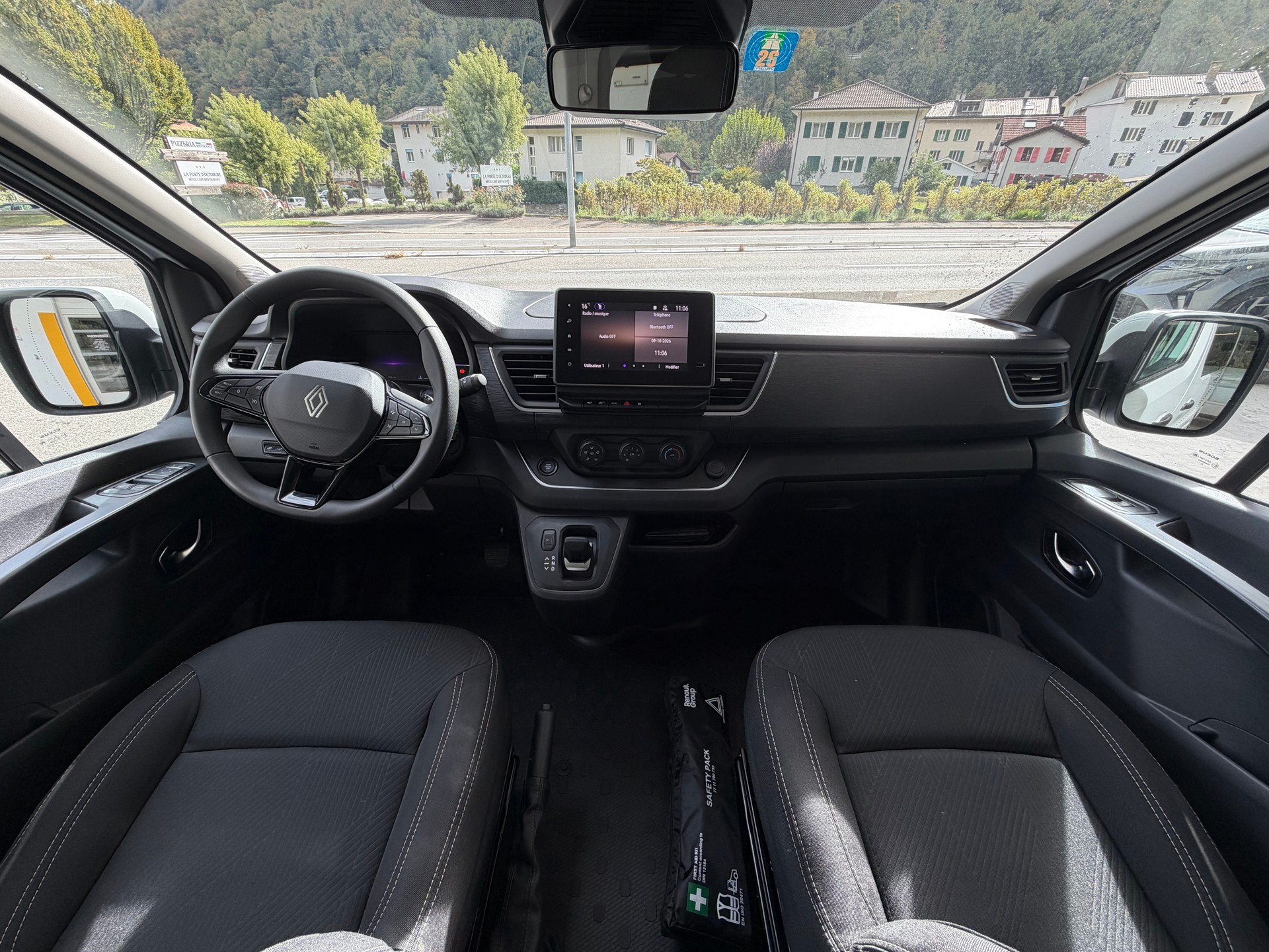 RENAULT Passenger 2.0 dCi Blue-image-6