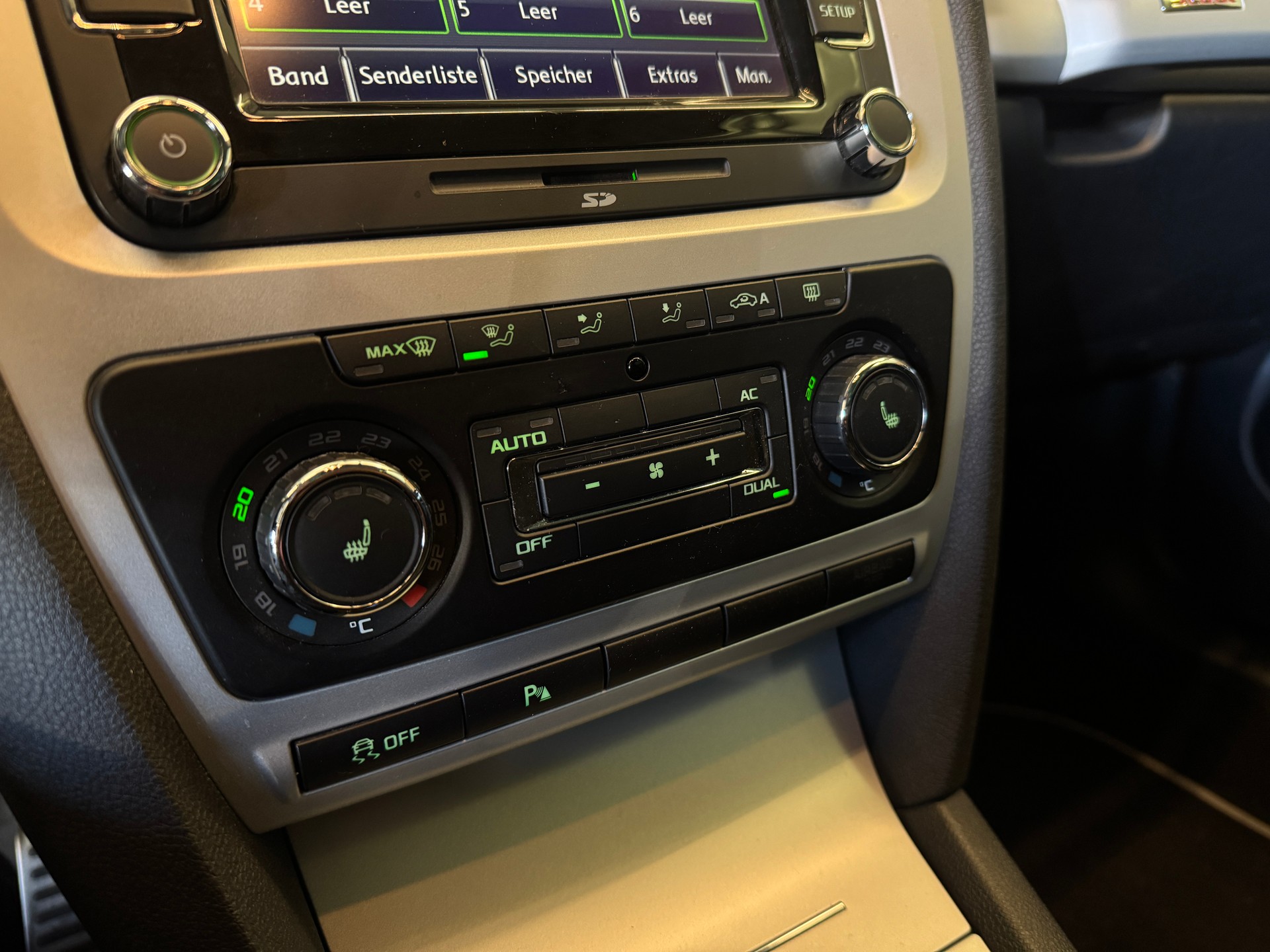 SKODA Octavia Scout 2.0 TDI 4x4-image-18