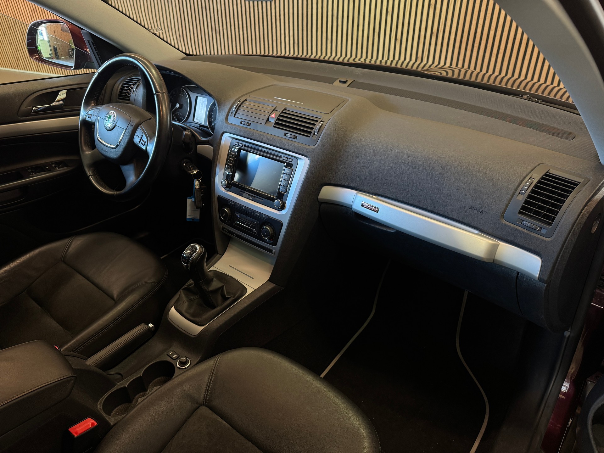 SKODA Octavia Scout 2.0 TDI 4x4-image-12