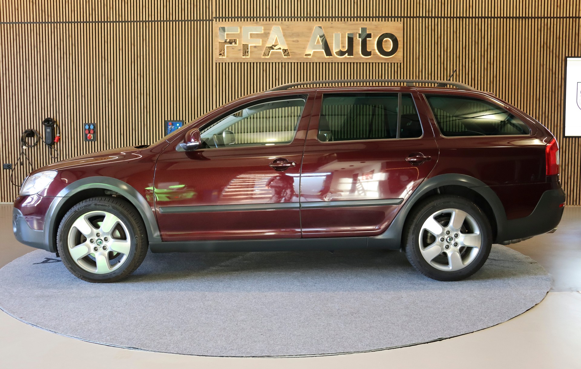 SKODA Octavia Scout 2.0 TDI 4x4-image-10
