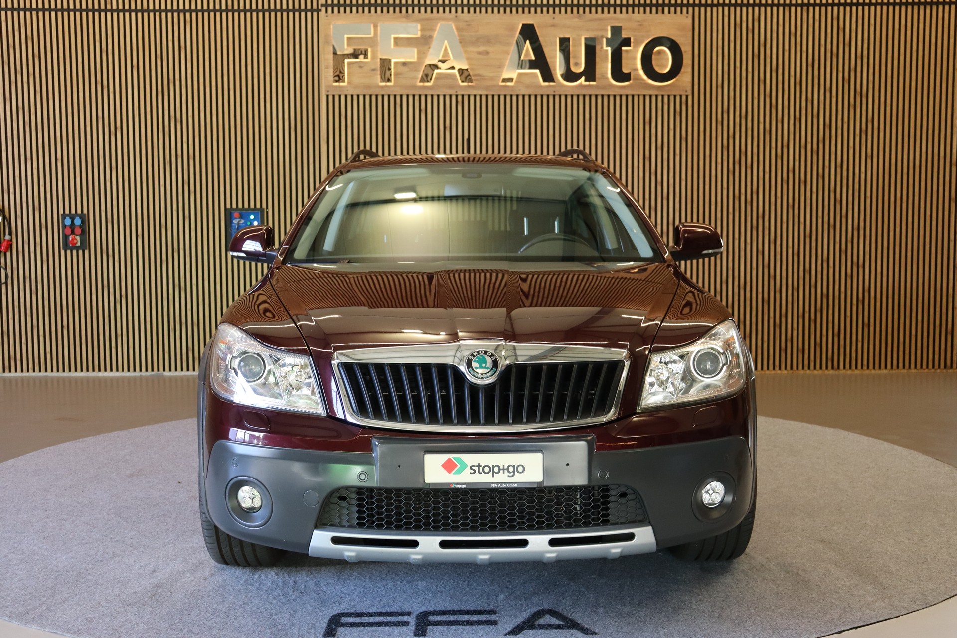 SKODA Octavia Scout 2.0 TDI 4x4-image-2