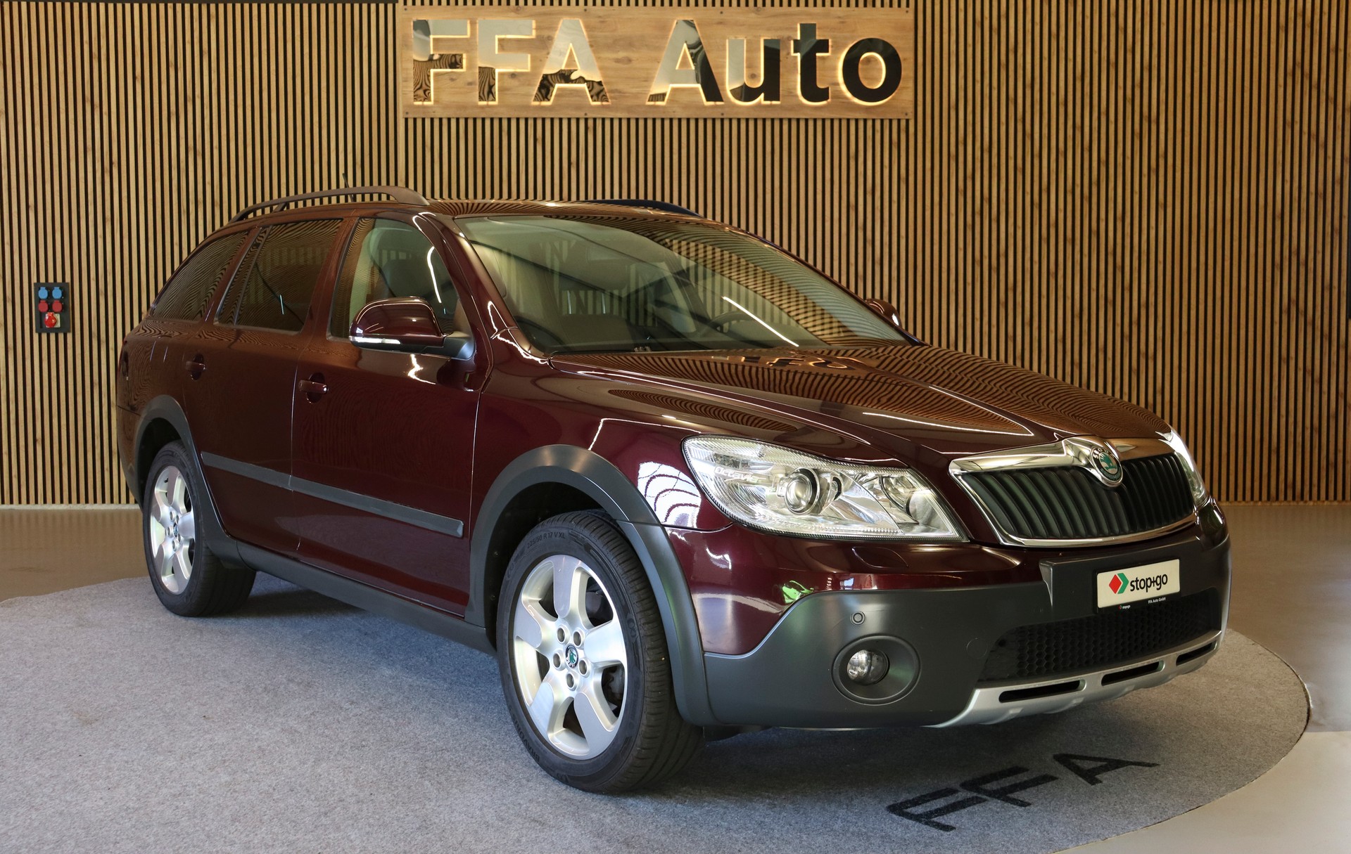 SKODA Octavia Scout 2.0 TDI 4x4-image-3