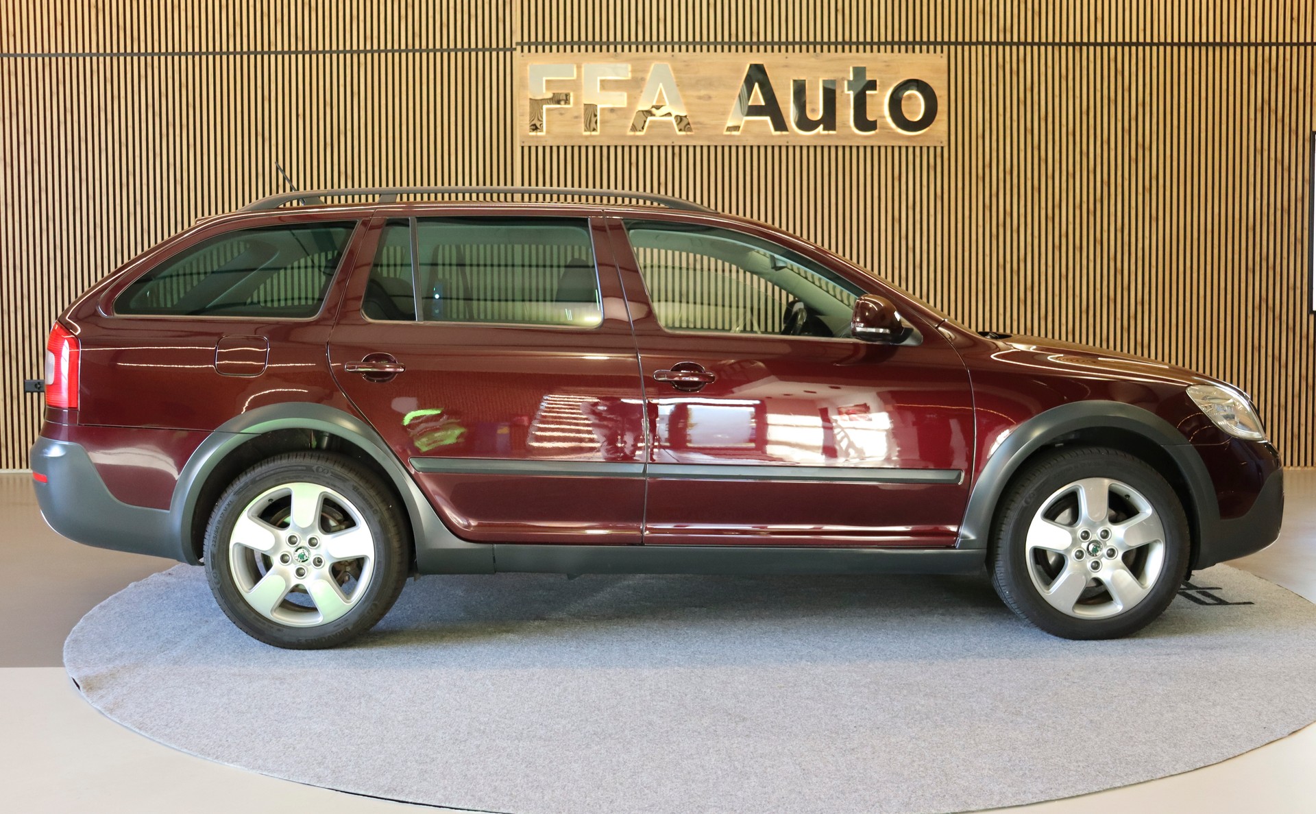 SKODA Octavia Scout 2.0 TDI 4x4-image-4