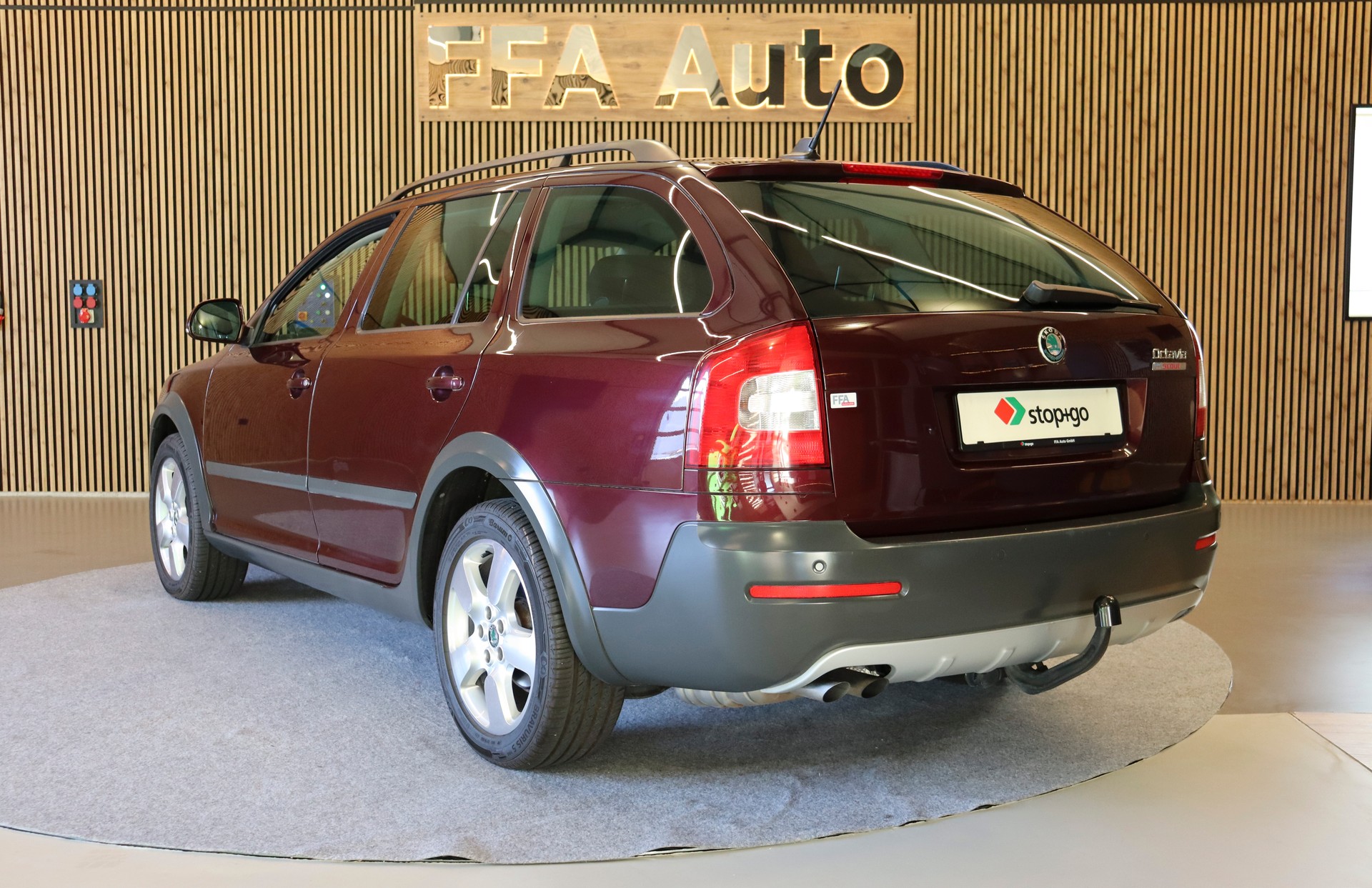 SKODA Octavia Scout 2.0 TDI 4x4-image-9