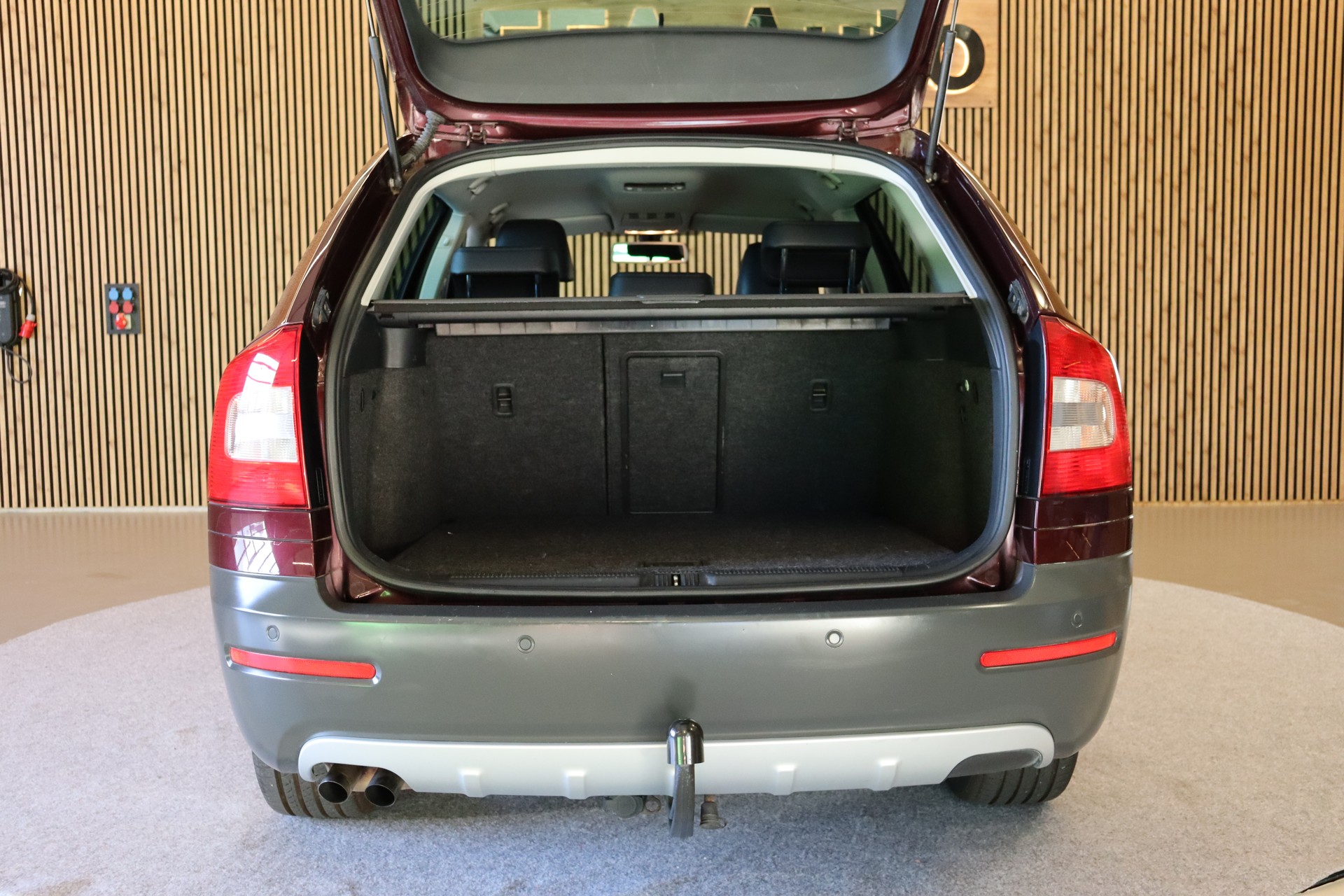 SKODA Octavia Scout 2.0 TDI 4x4-image-8
