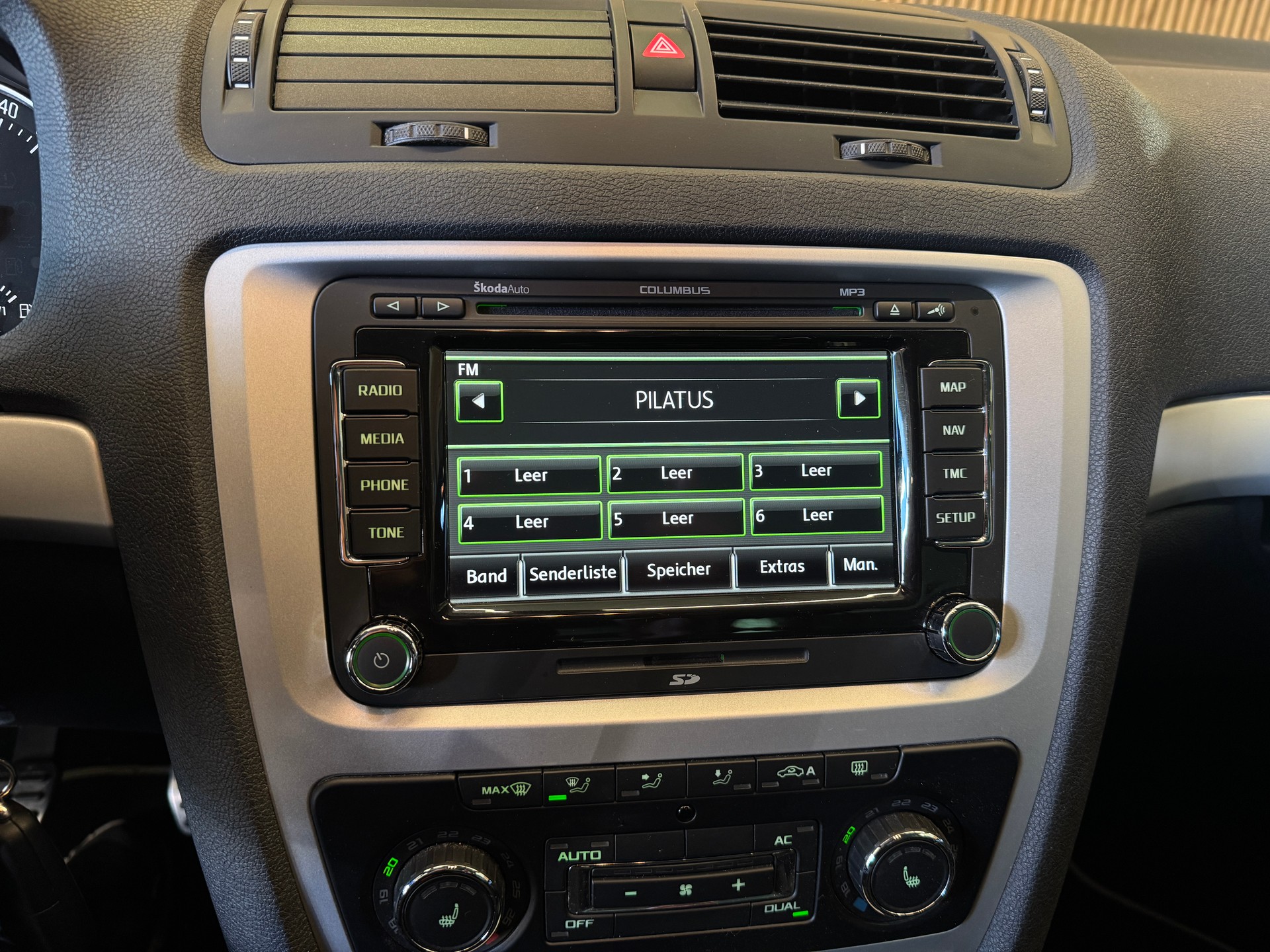 SKODA Octavia Scout 2.0 TDI 4x4-image-17