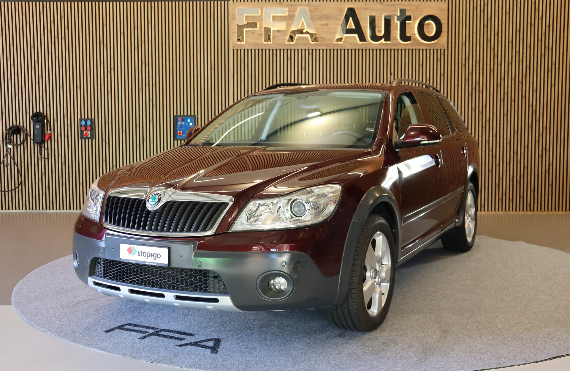 SKODA Octavia Scout 2.0 TDI 4x4-image-1