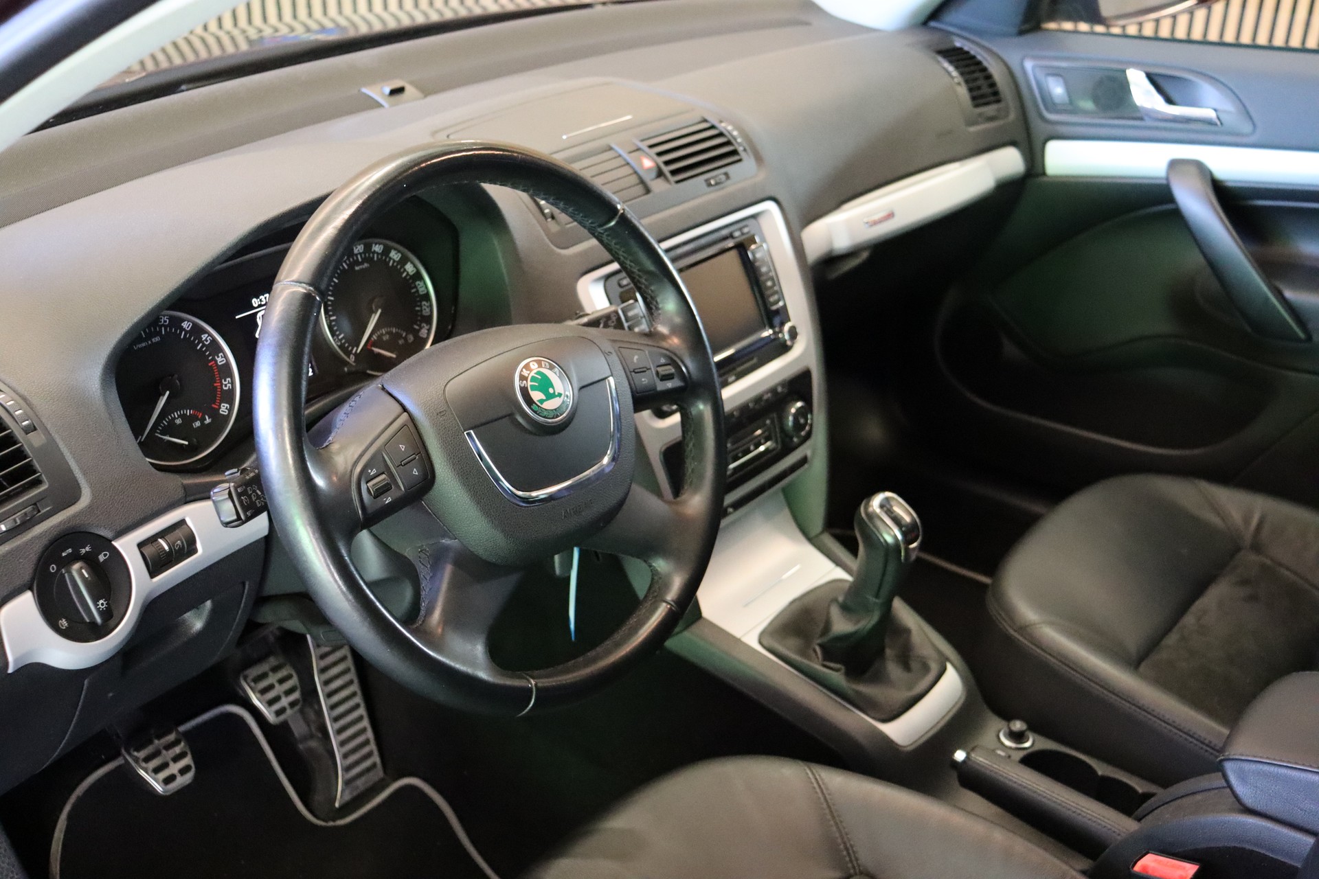 SKODA Octavia Scout 2.0 TDI 4x4-image-11