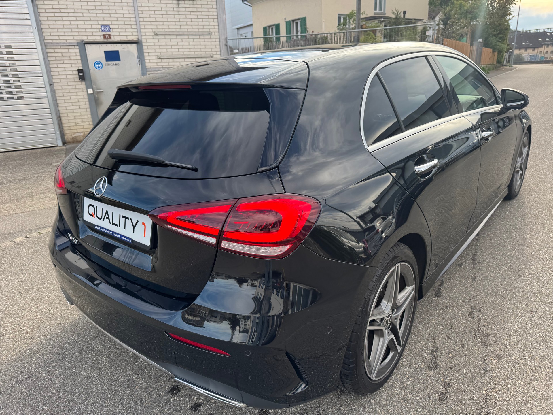 MERCEDES-BENZ A 180 AMG Line 7G-DCT-image-4