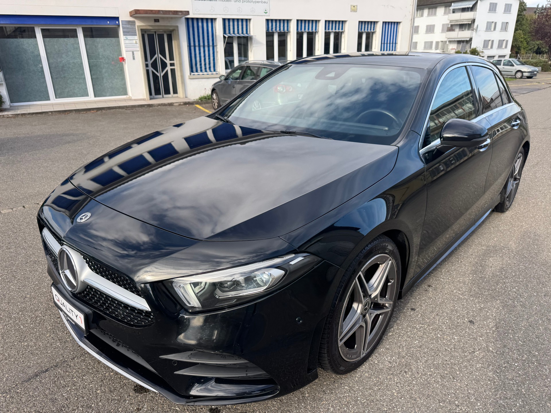 MERCEDES-BENZ A 180 AMG Line 7G-DCT-image-8