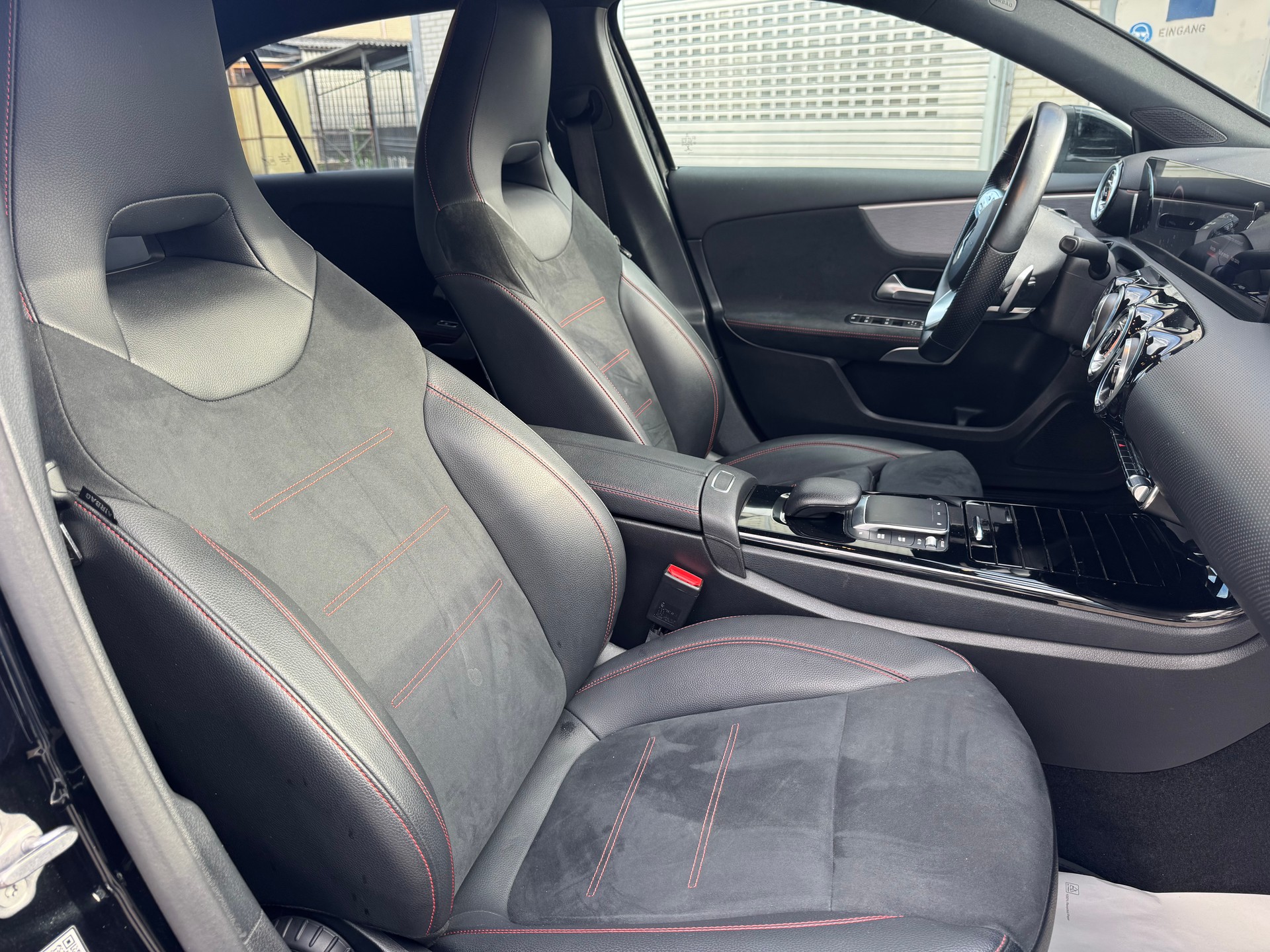 MERCEDES-BENZ A 180 AMG Line 7G-DCT-image-9