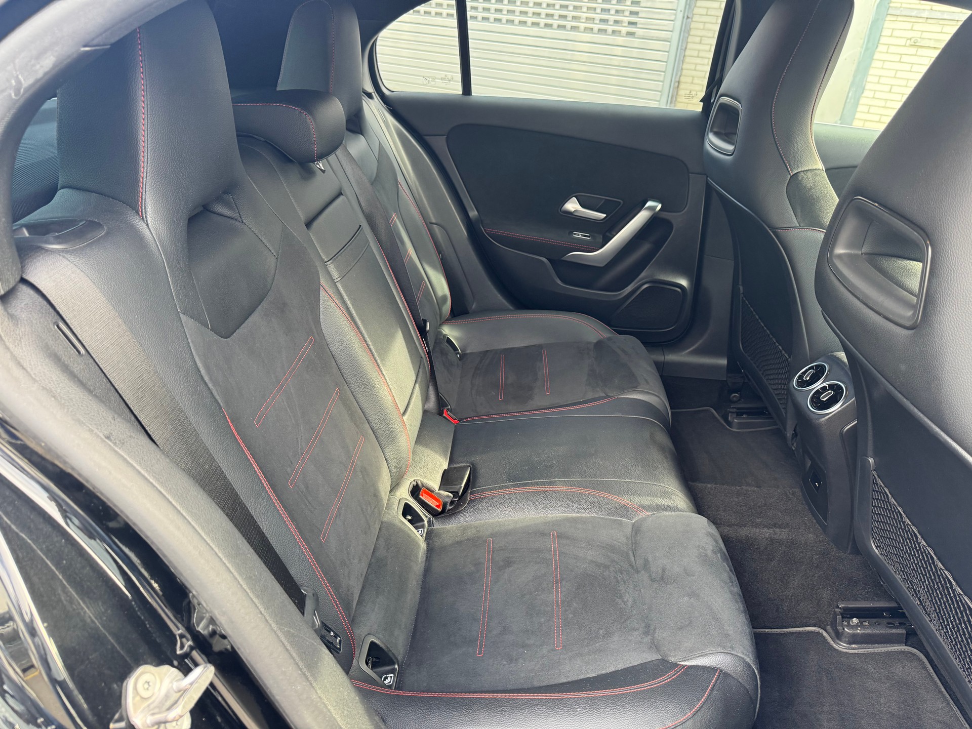 MERCEDES-BENZ A 180 AMG Line 7G-DCT-image-11