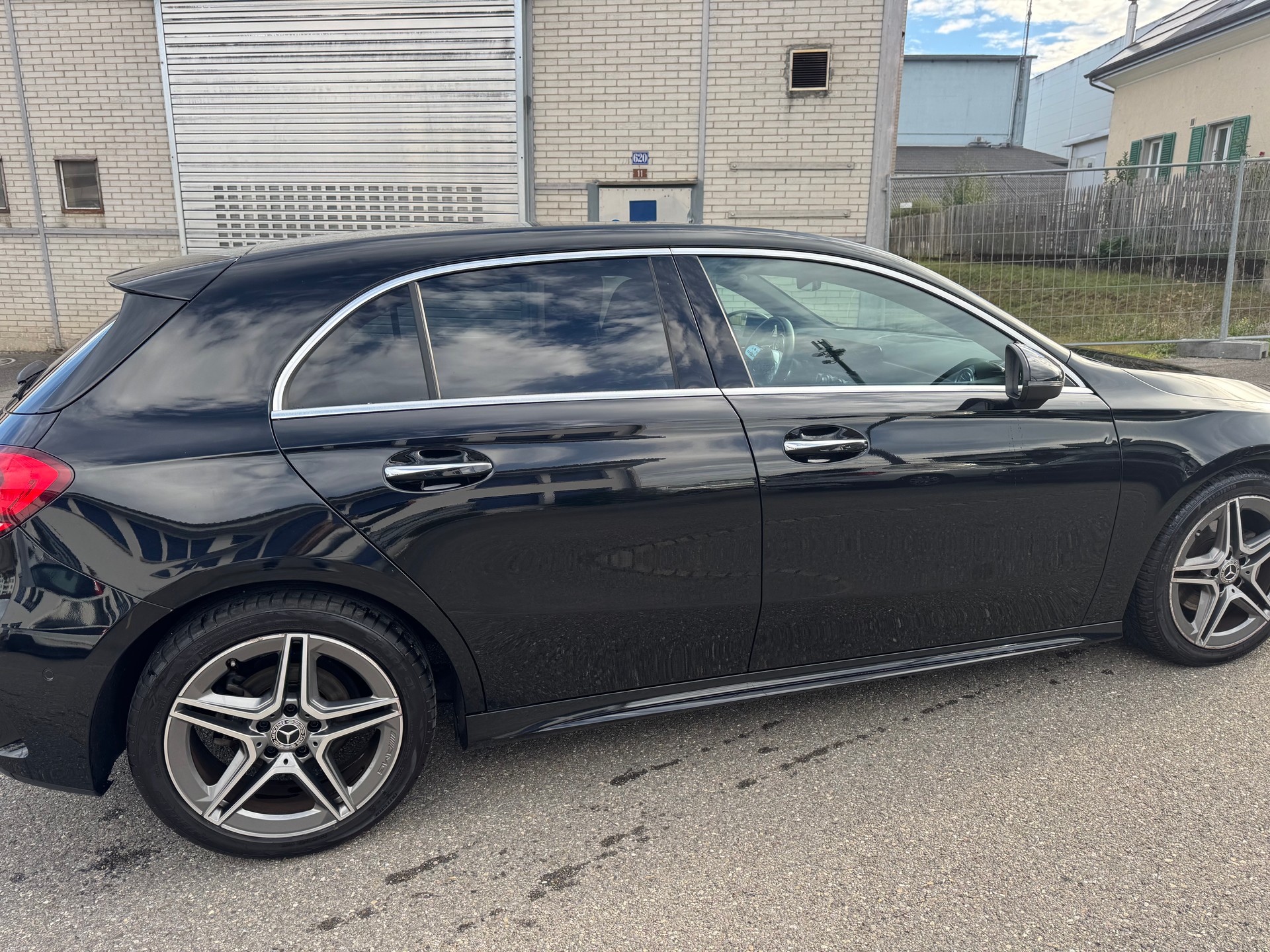 MERCEDES-BENZ A 180 AMG Line 7G-DCT-image-3