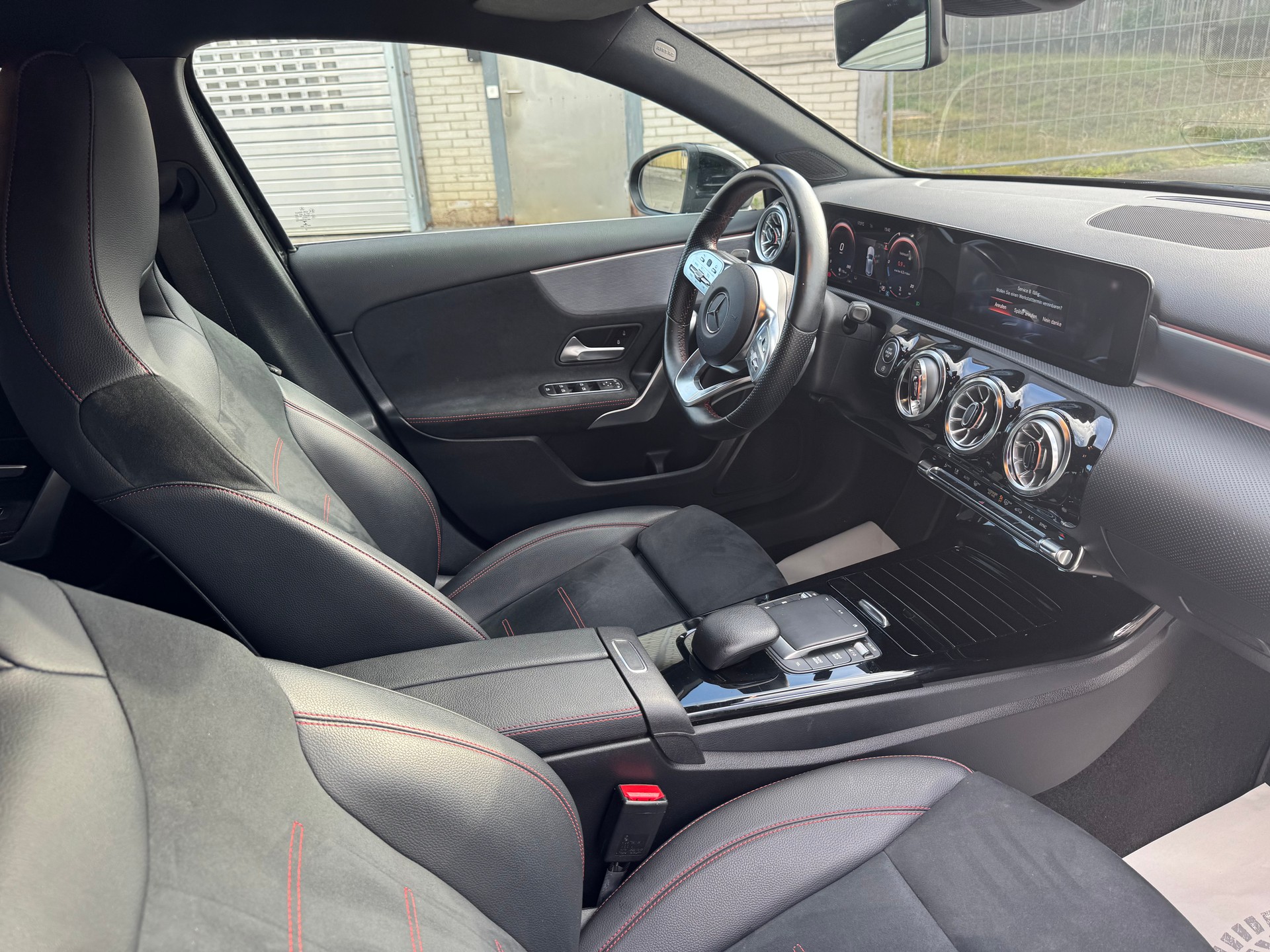MERCEDES-BENZ A 180 AMG Line 7G-DCT-image-10