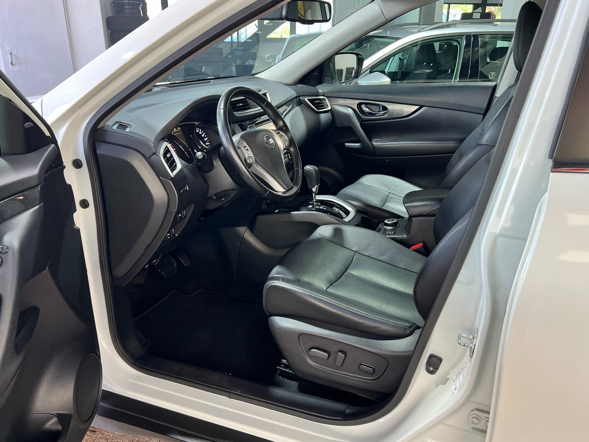 NISSAN X-Trail 2.0 dCi N-Vision Xtronic CVT ALL-MODE 4x4-image-10