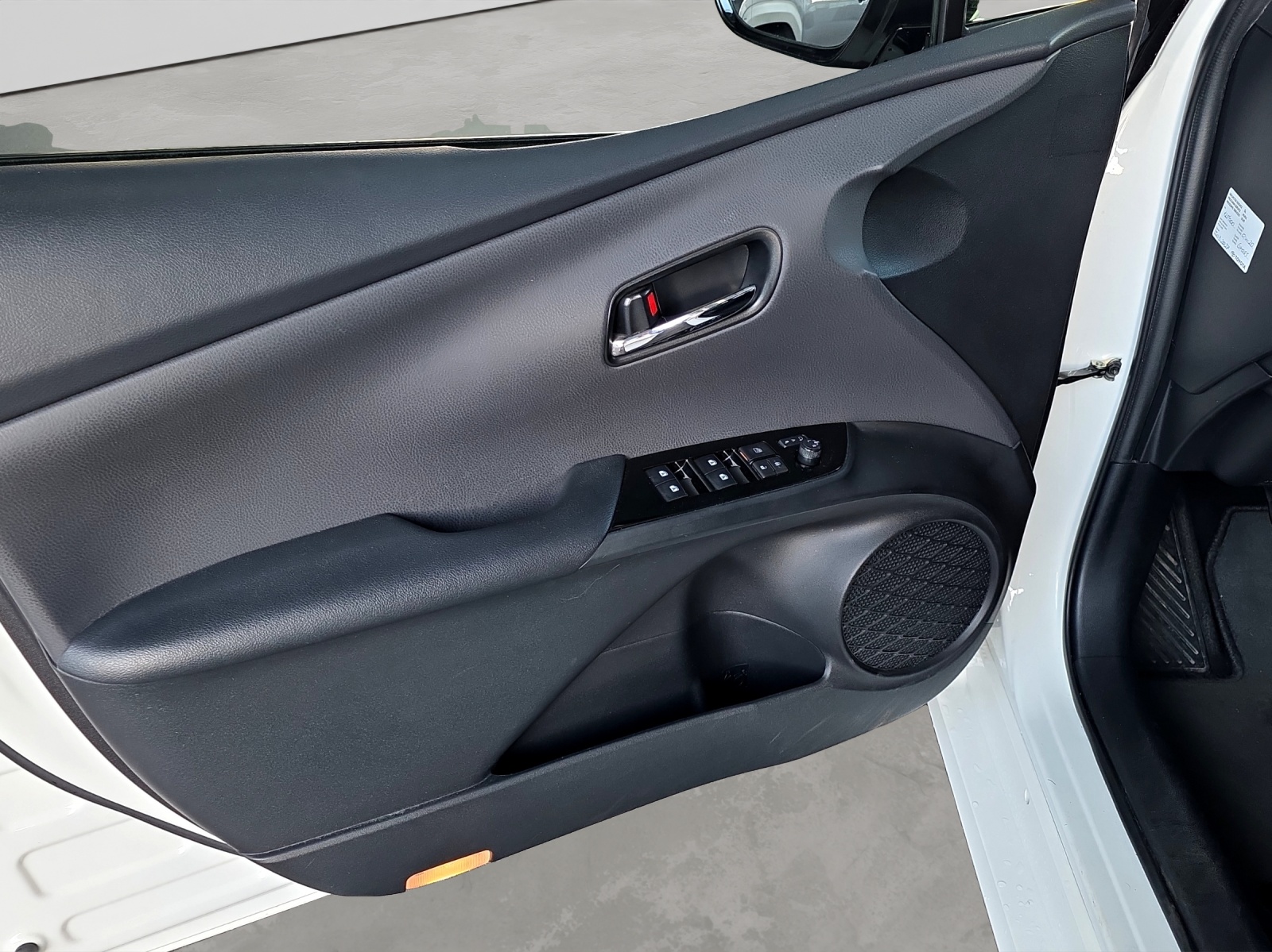 TOYOTA Prius 1.8 VVTi HSD Plug-In Premium-image-11