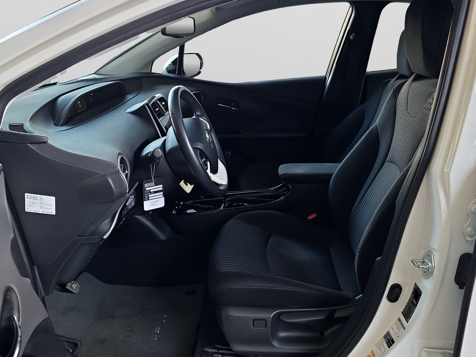 TOYOTA Prius 1.8 VVTi HSD Plug-In Premium-image-8