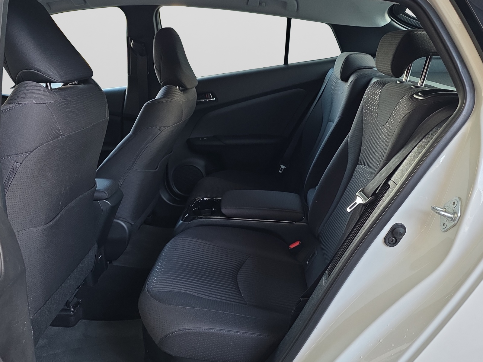 TOYOTA Prius 1.8 VVTi HSD Plug-In Premium-image-12