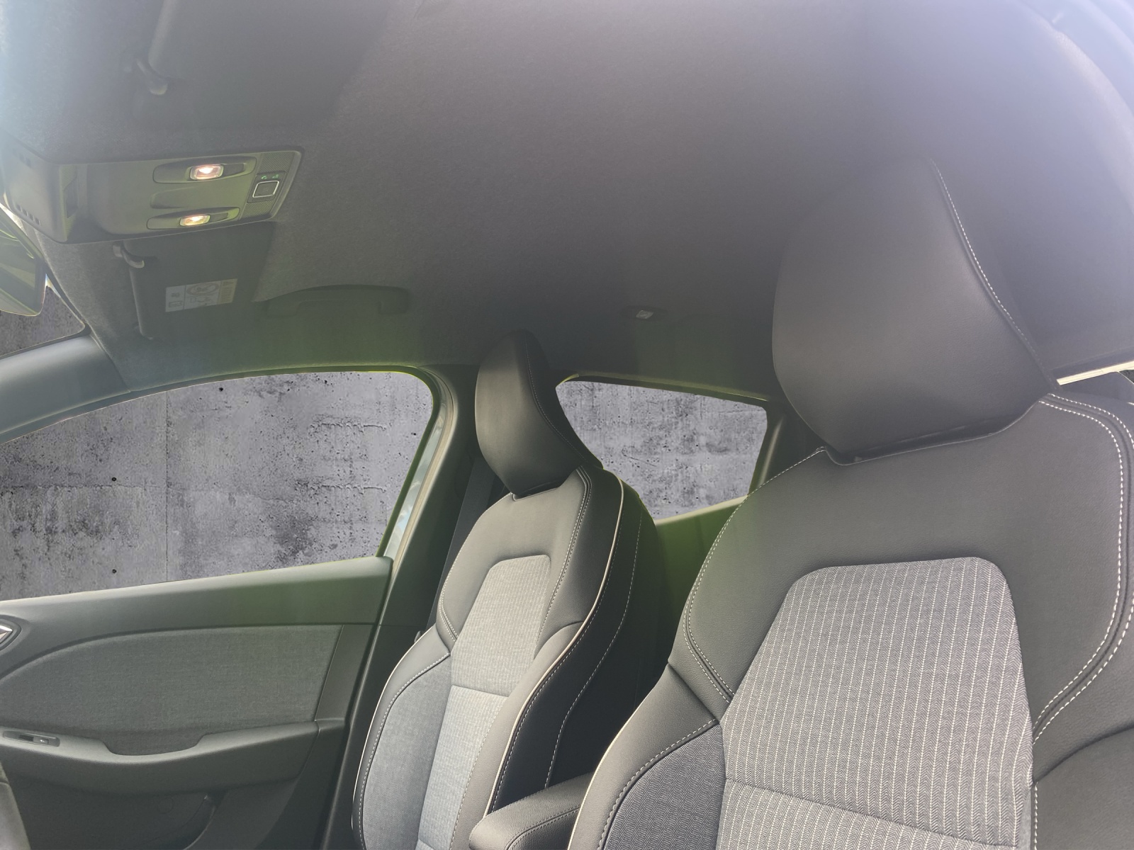 RENAULT Clio 1.6 E-Tech Techno-image-9
