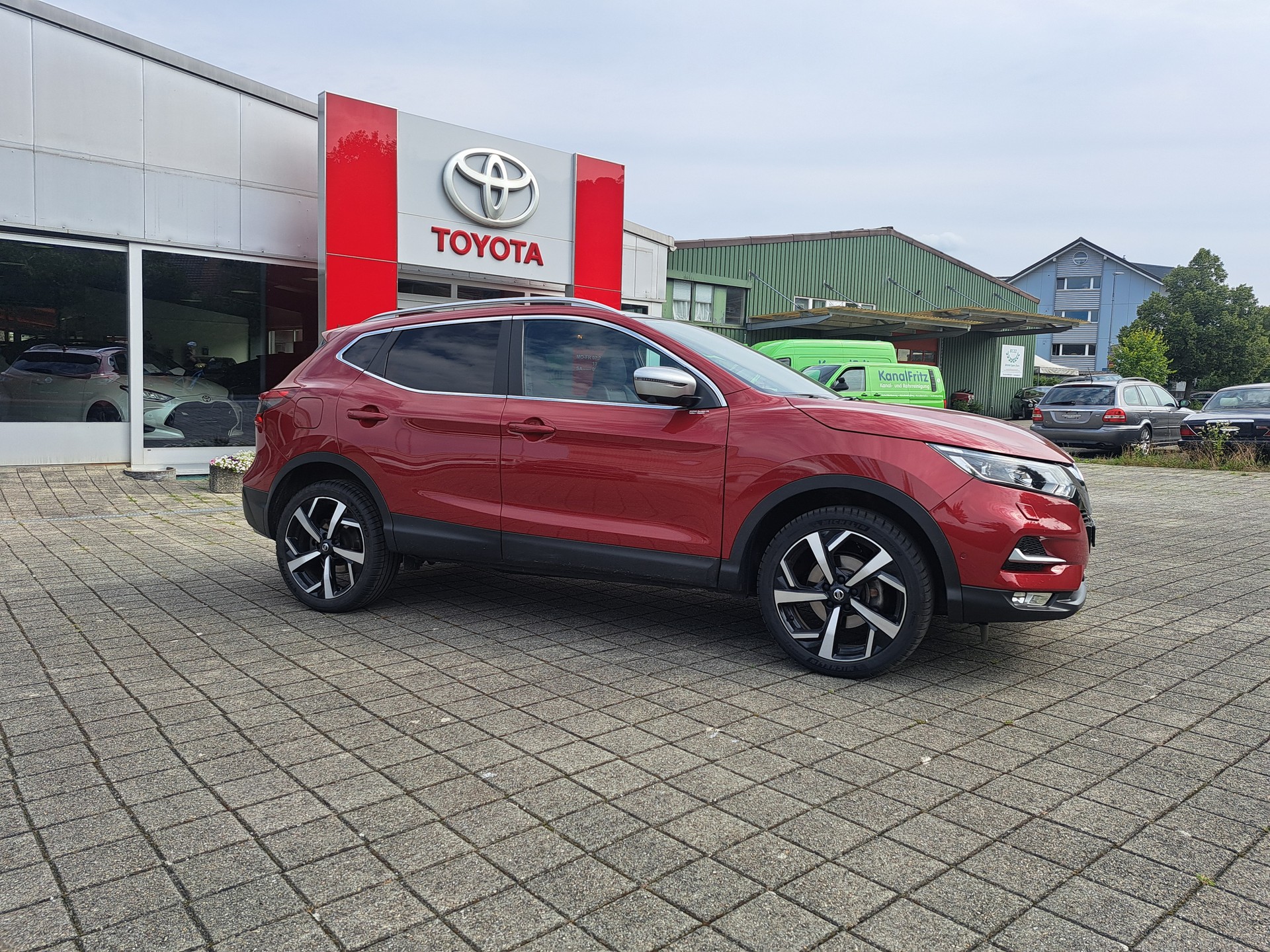 NISSAN Qashqai 1.3 DIG-T tekna+-image-2