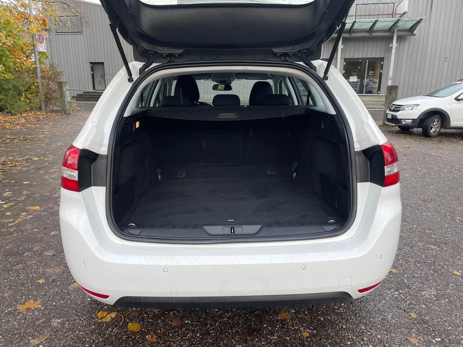 PEUGEOT 308 SW 1.5 BlueHDI Active * Gr. Navi * Klimaautomat * Tempomat * PDC H * Frisch Ab MFK-image-12