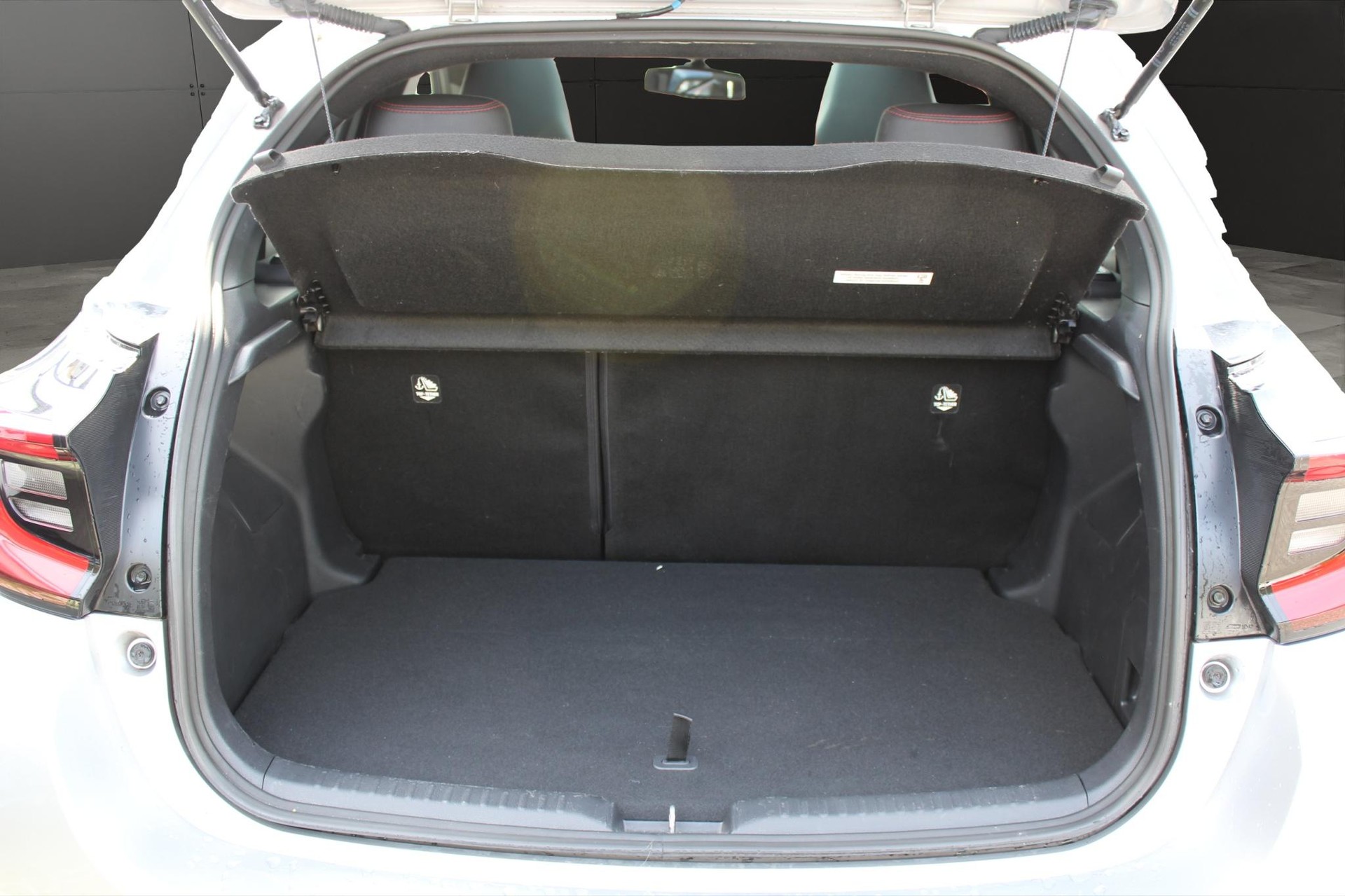 TOYOTA Yaris 1.5 VVT-i HSD GR Sport-image-11