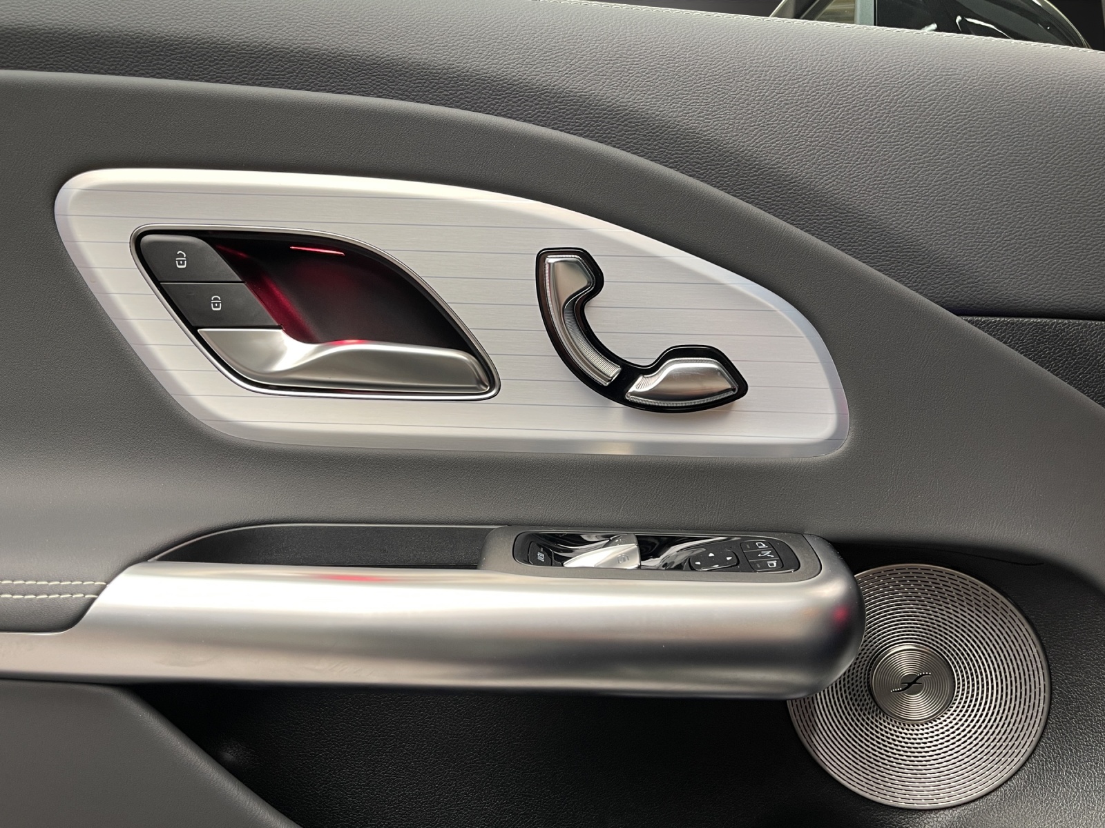 MERCEDES-BENZ CLA 350 4MATIC 85 kWh EQ-image-12