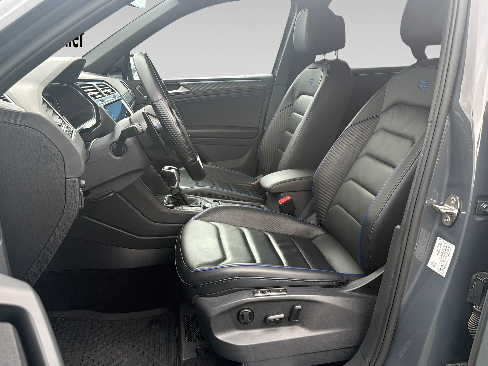 VW Tiguan 2.0TSI R 4Motion DSG-image-10