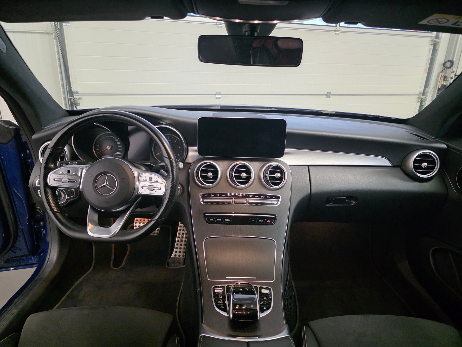 MERCEDES-BENZ C 220 d Coupé AMG Line 9G-Tronic-image-5