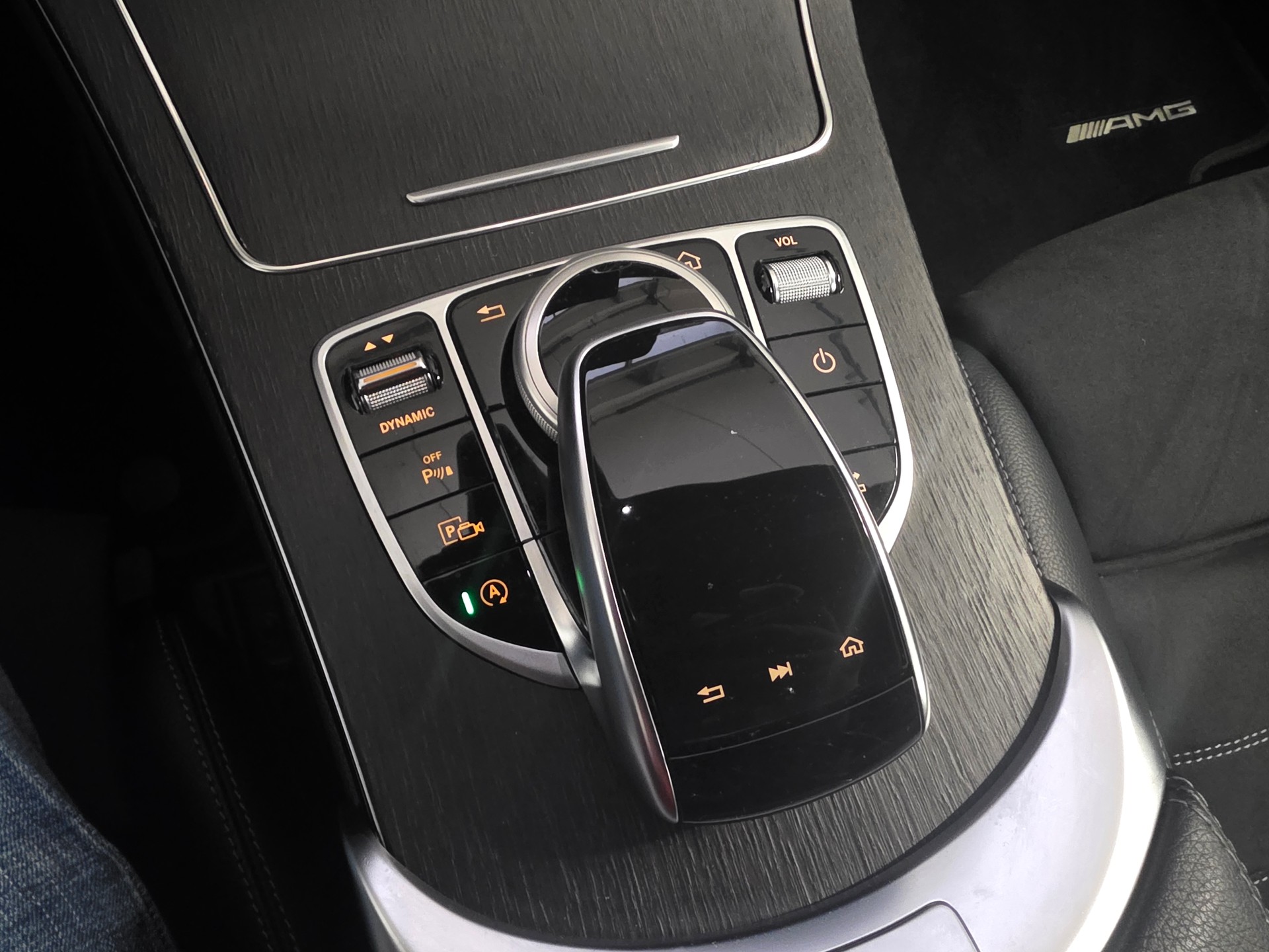 MERCEDES-BENZ C 220 d Coupé AMG Line 9G-Tronic-image-11