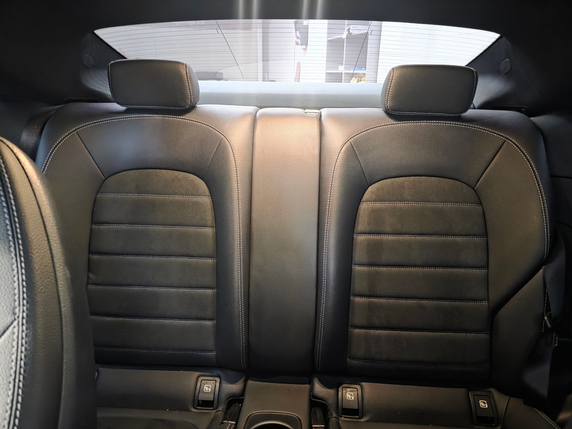 MERCEDES-BENZ C 220 d Coupé AMG Line 9G-Tronic-image-14