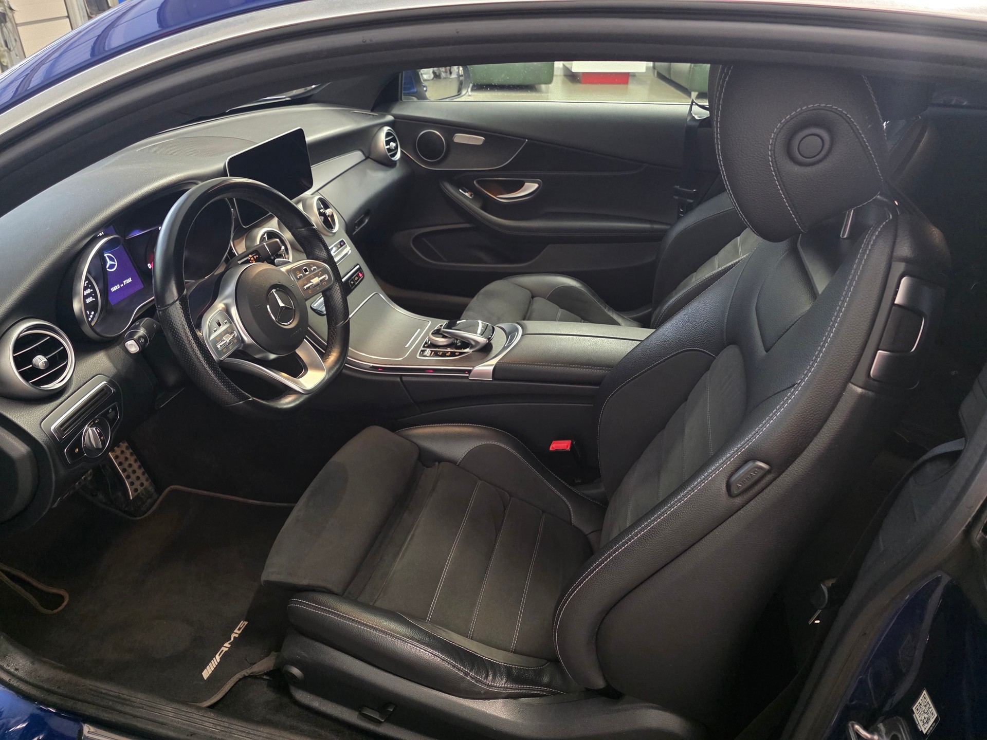 MERCEDES-BENZ C 220 d Coupé AMG Line 9G-Tronic-image-3