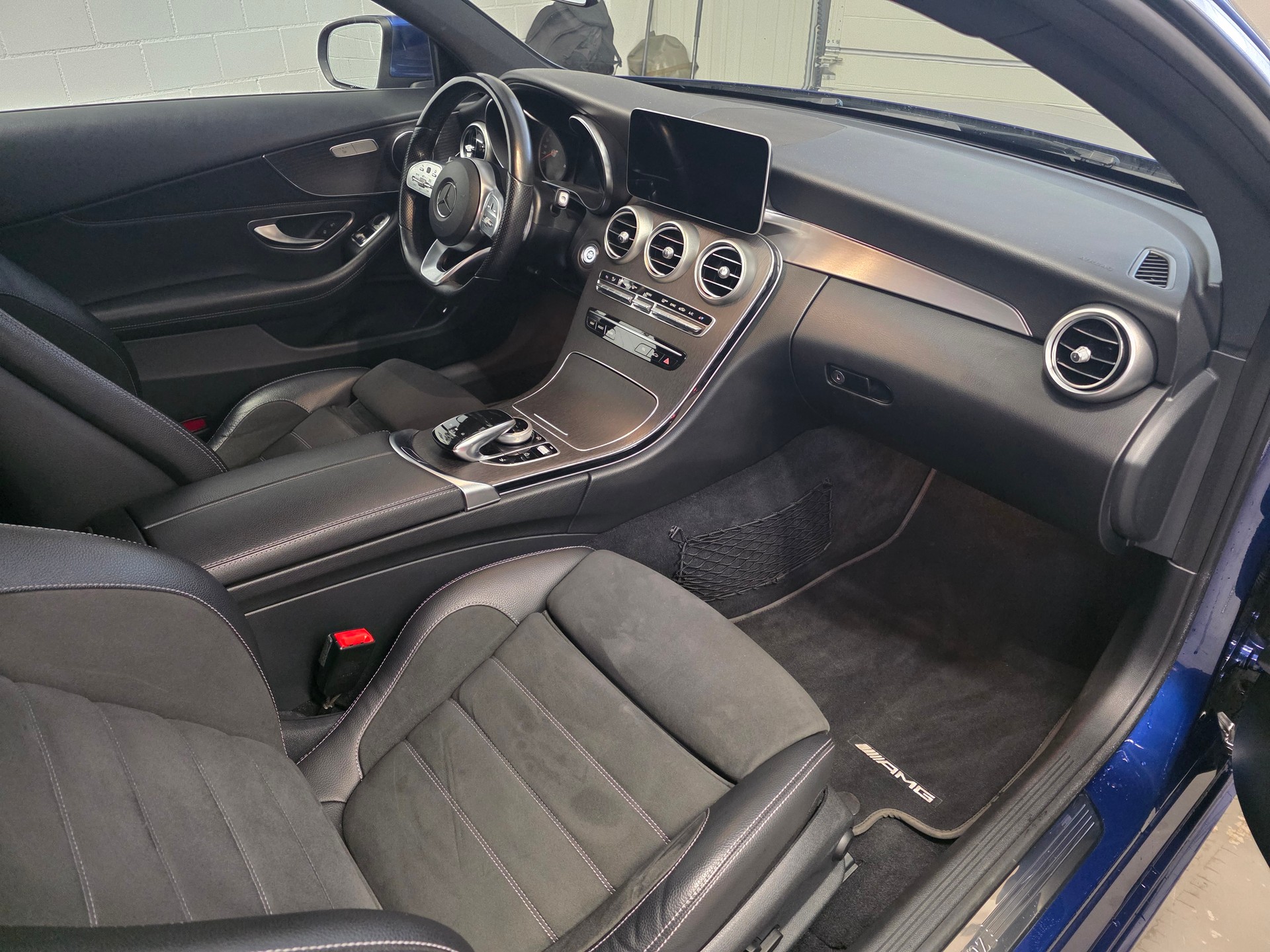 MERCEDES-BENZ C 220 d Coupé AMG Line 9G-Tronic-image-15