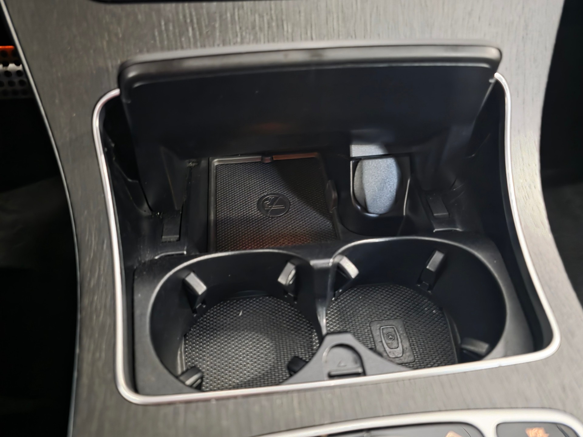 MERCEDES-BENZ C 220 d Coupé AMG Line 9G-Tronic-image-10