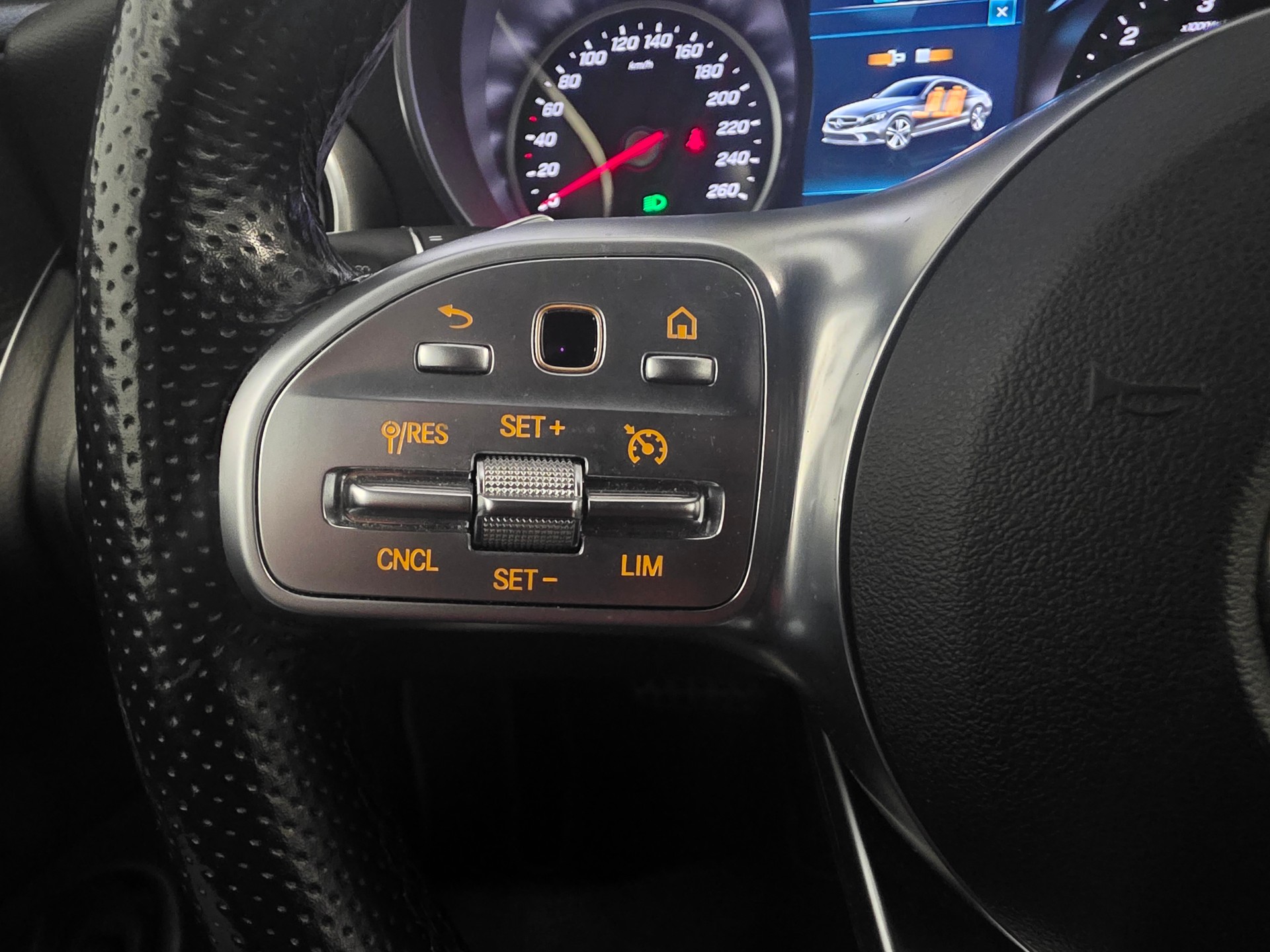 MERCEDES-BENZ C 220 d Coupé AMG Line 9G-Tronic-image-12