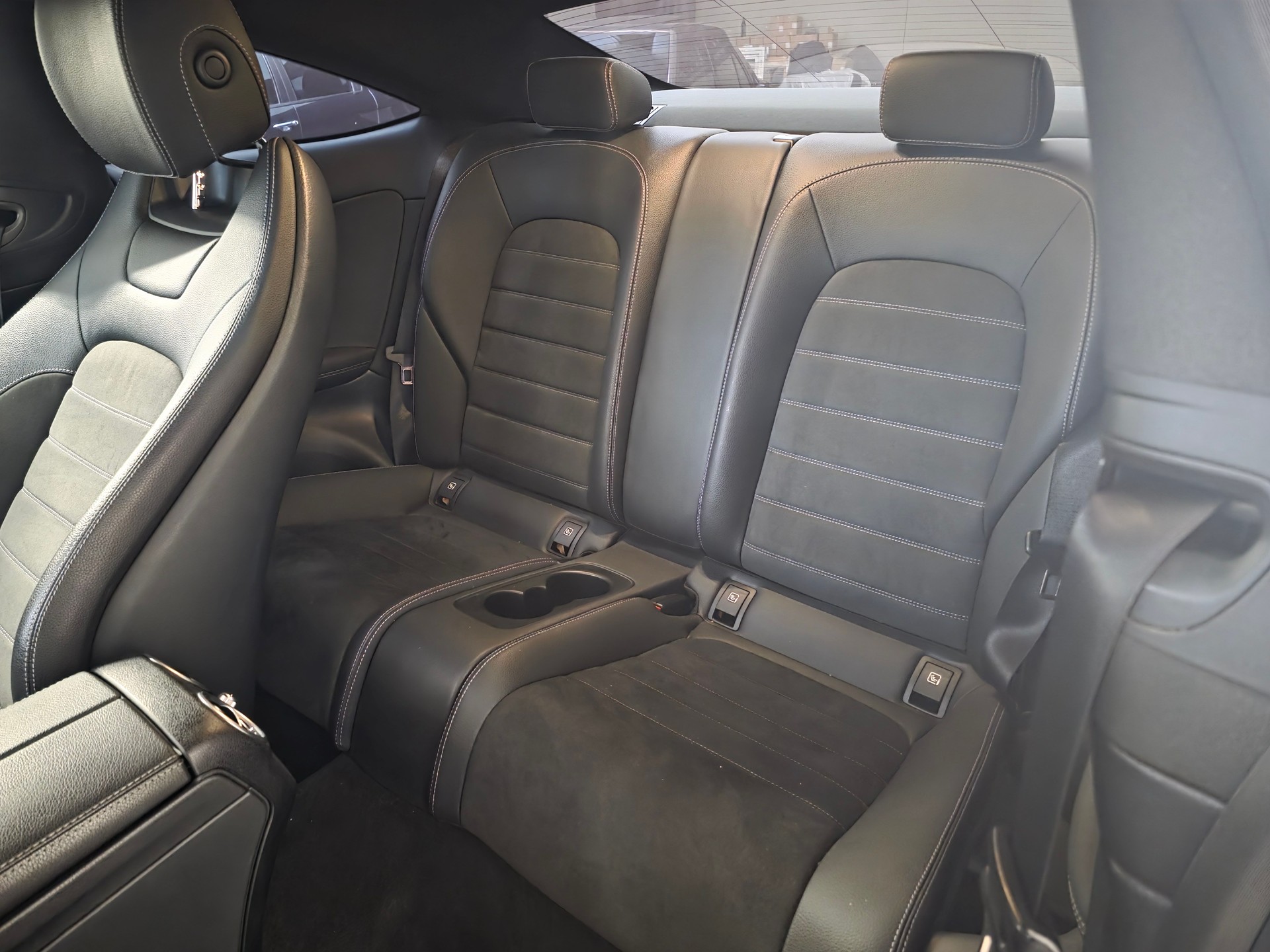 MERCEDES-BENZ C 220 d Coupé AMG Line 9G-Tronic-image-4