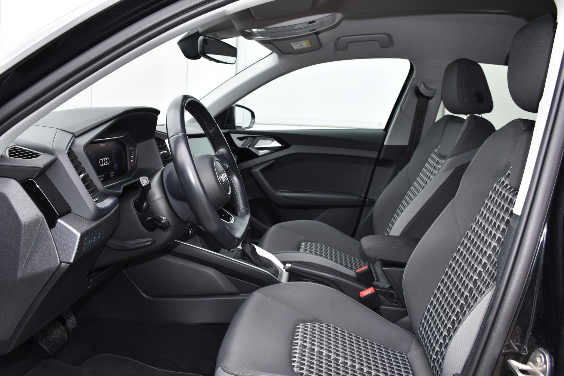 AUDI A1 35 TFSI S Line Sportback-image-9