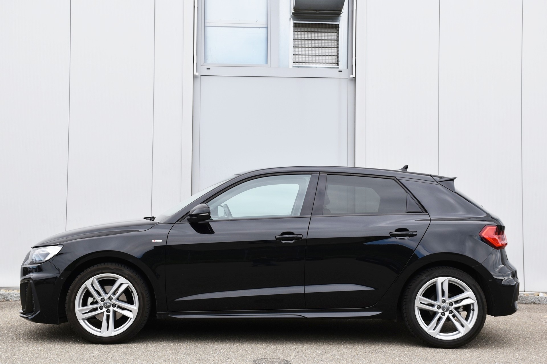 AUDI A1 35 TFSI S Line Sportback-image-2