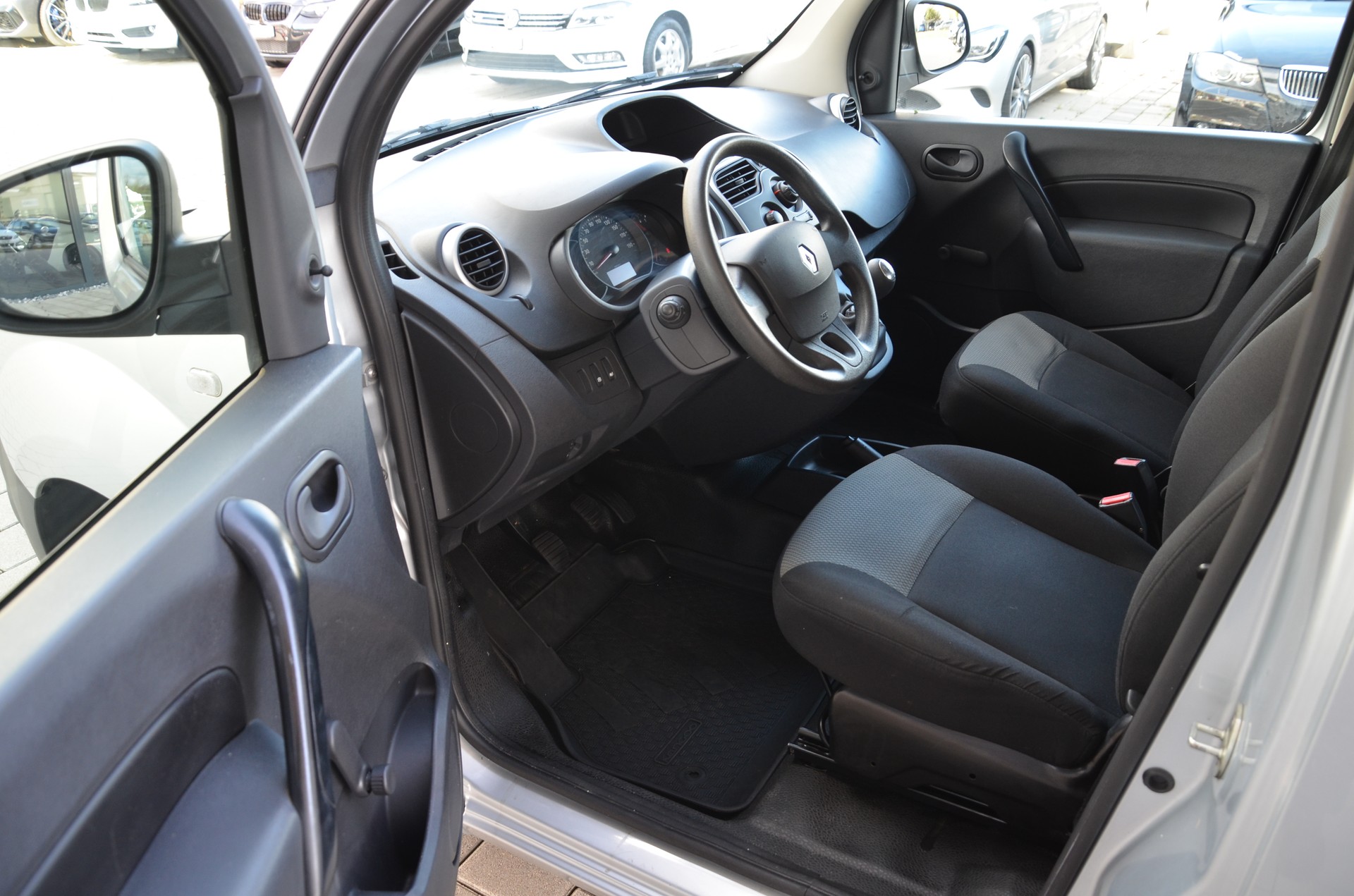 RENAULT Kangoo Medium dCi 80*Frisch ab MFK,1 Jahr oder 20'000km Garantie*-image-9