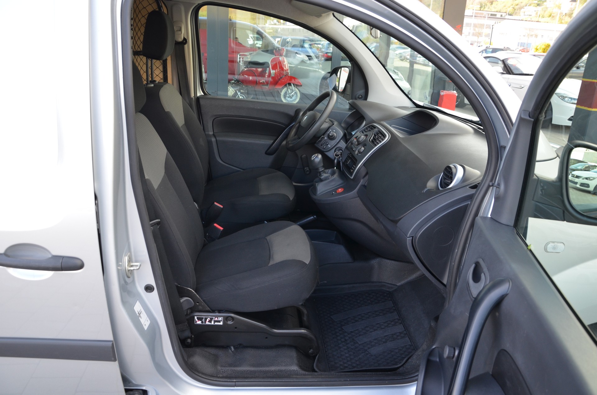 RENAULT Kangoo Medium dCi 80*Frisch ab MFK,1 Jahr oder 20'000km Garantie*-image-11