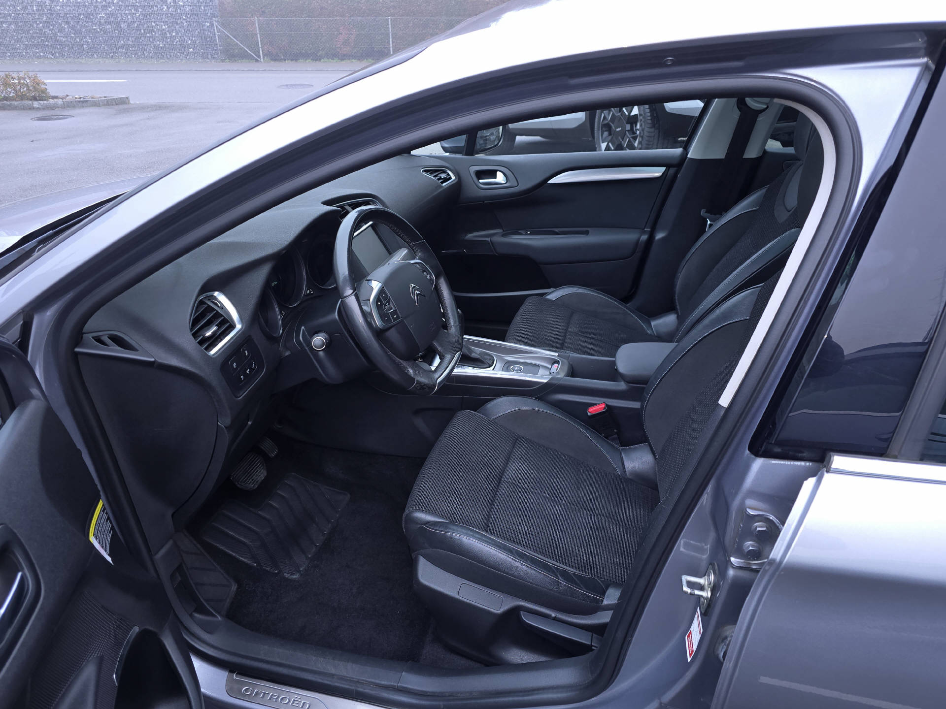 CITROEN C4 1.6 BlueHDi 120 Shine-image-6