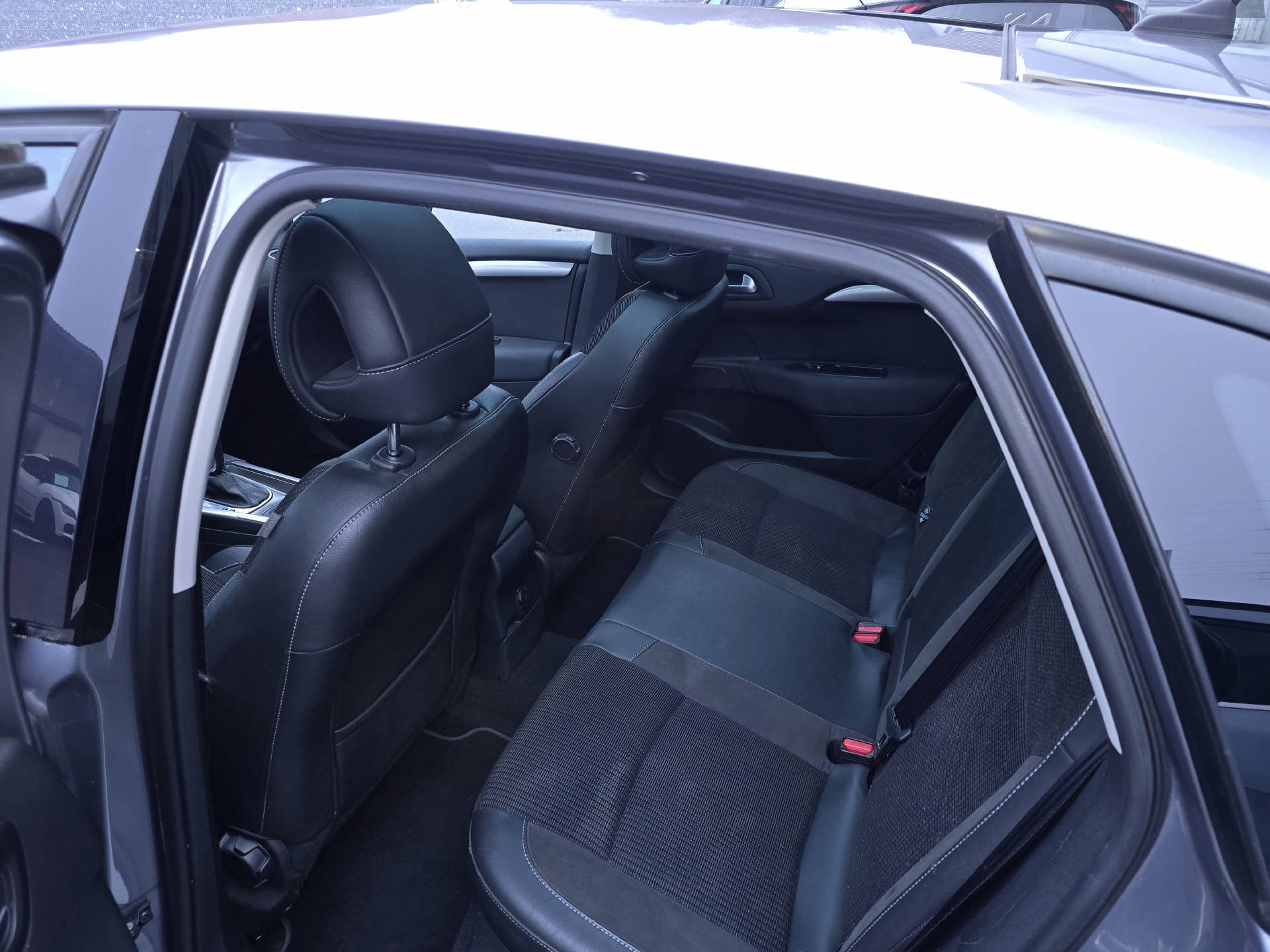 CITROEN C4 1.6 BlueHDi 120 Shine-image-5