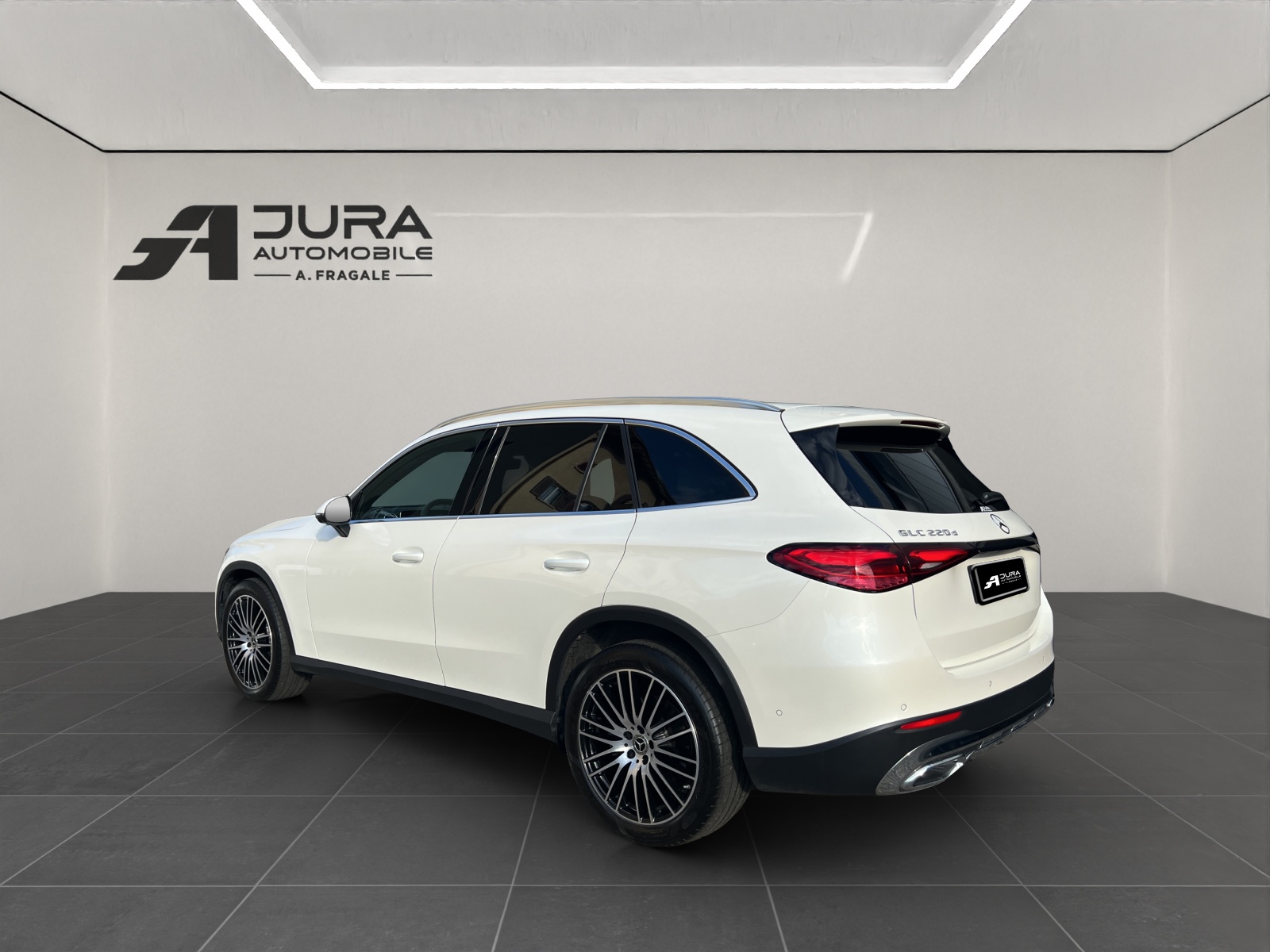MERCEDES-BENZ GLC 220 d Avantgarde 4matic-image-3